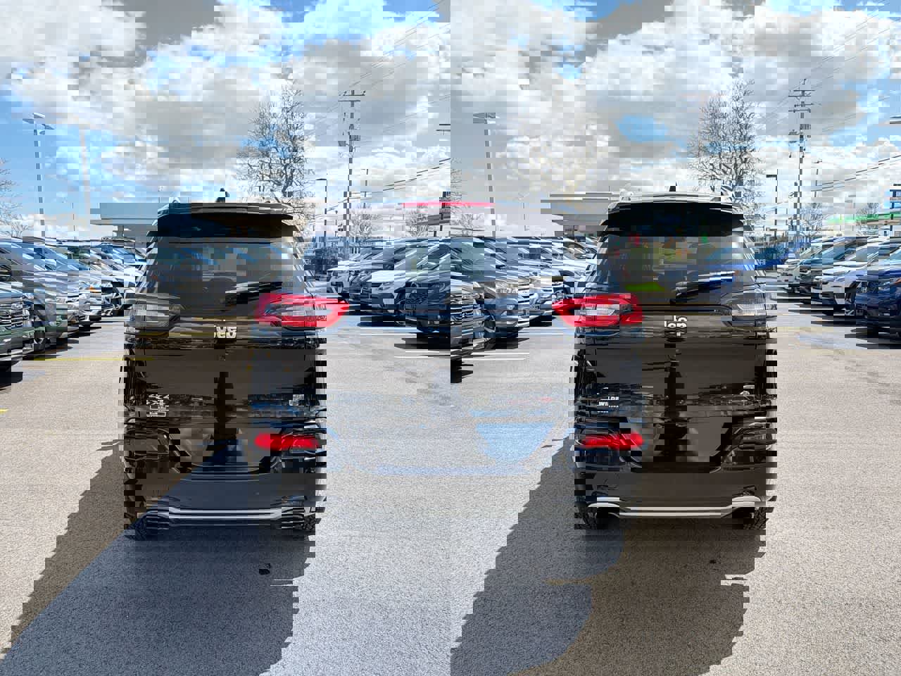 Used 2017 Jeep Cherokee Overland w/ Technology Group image 12