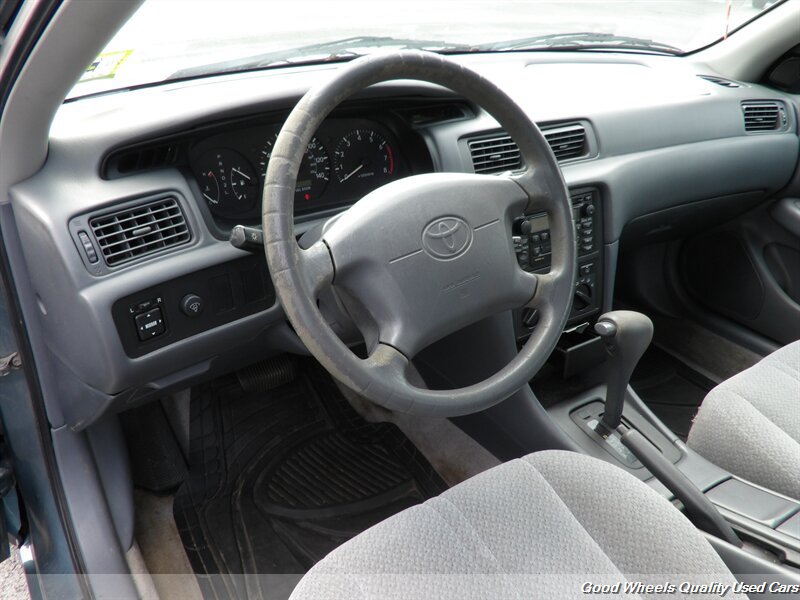 Used 2001 Toyota Camry LE FWD image 5
