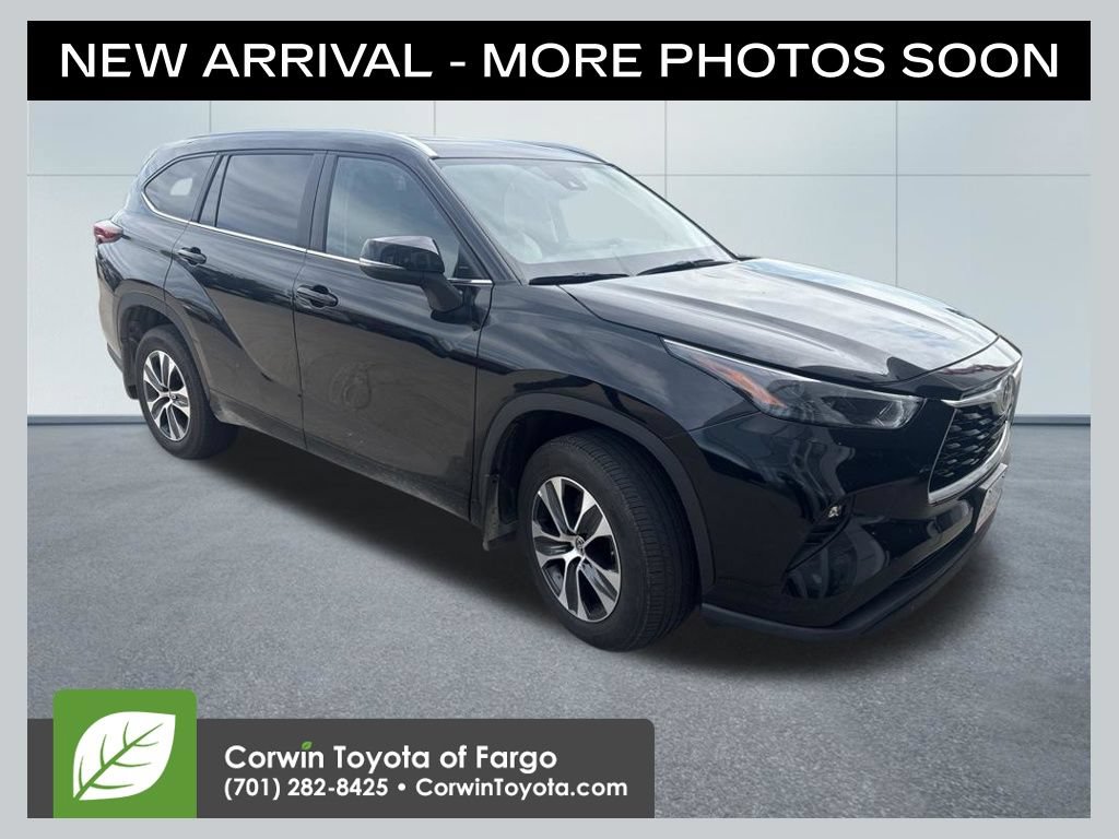 Used 2023 Toyota Highlander XLE