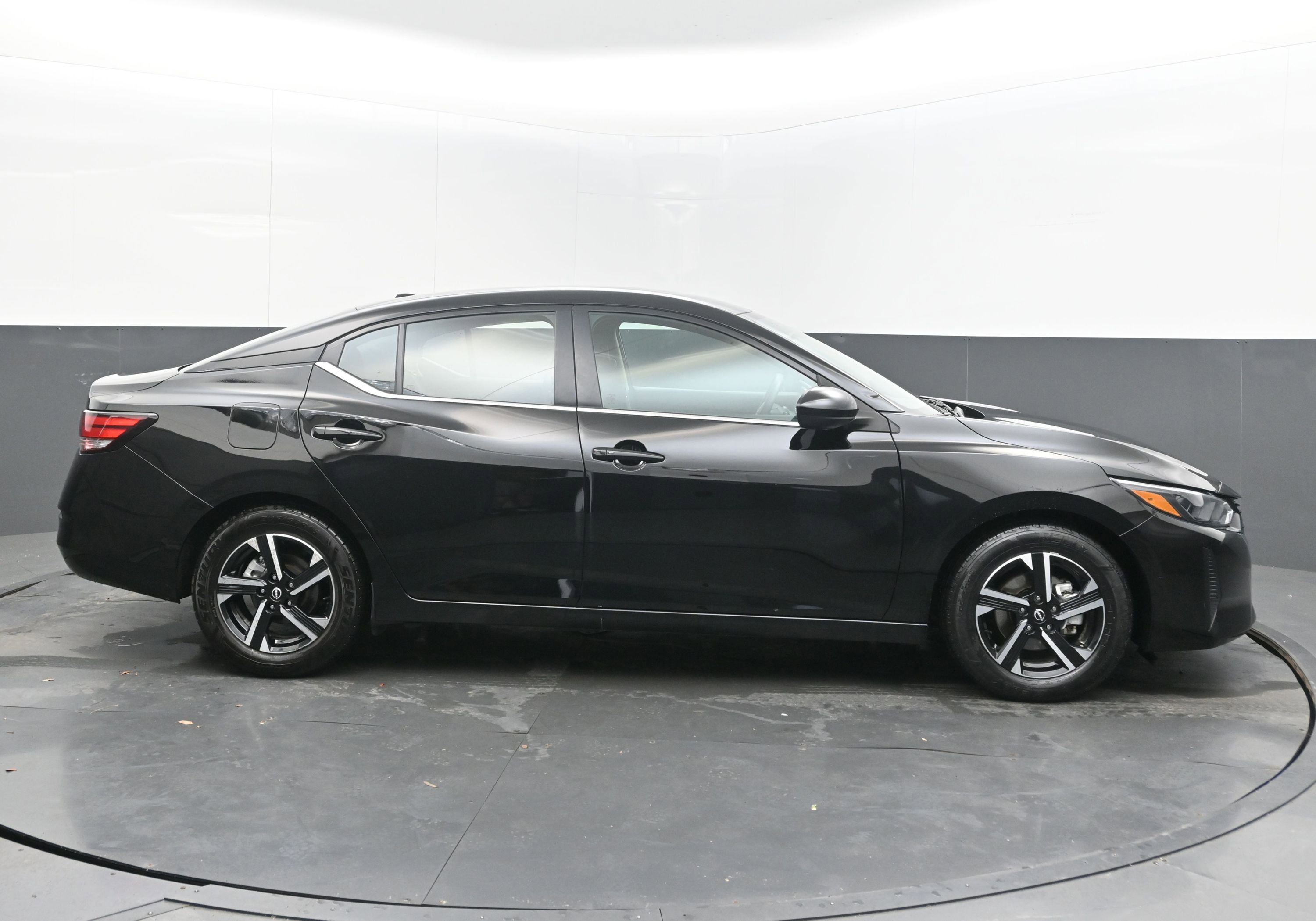 Used 2025 Nissan Sentra SV FWD image 10