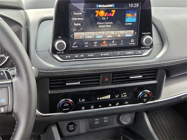 Certified 2025 Nissan Rogue SV image 15