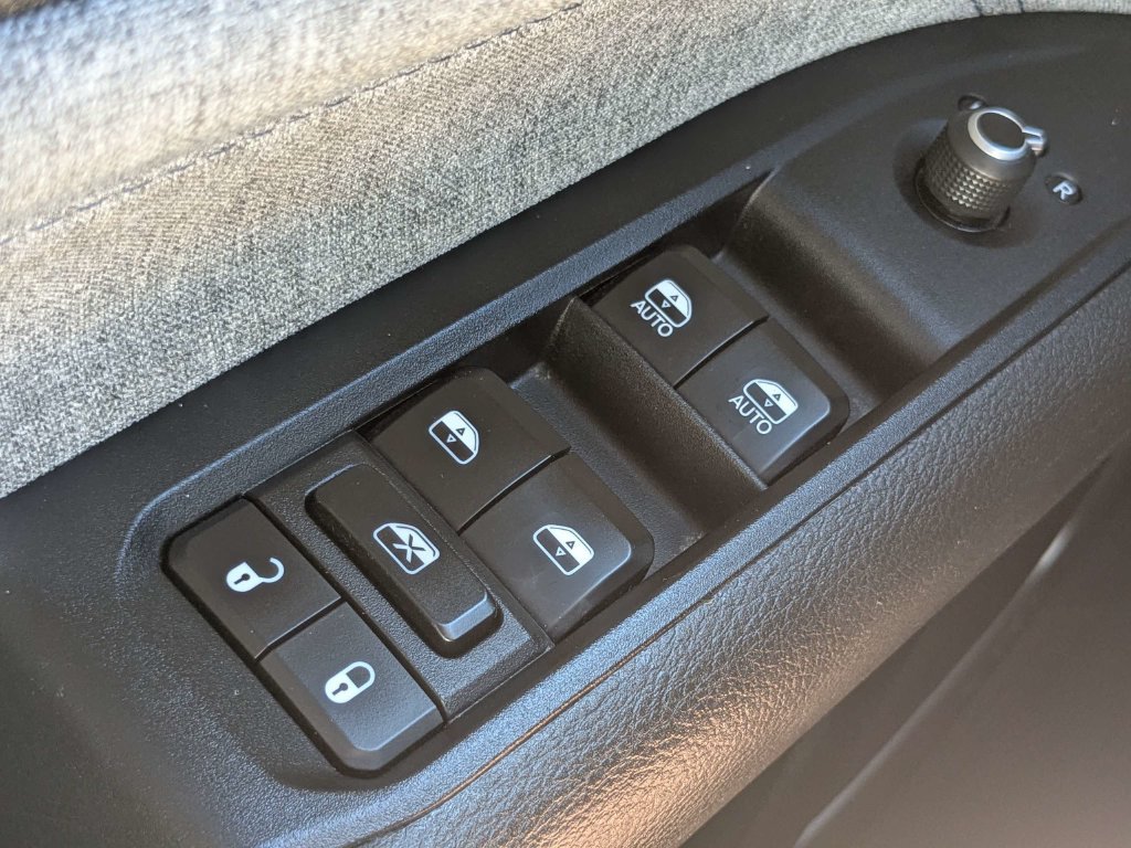 Used 2024 Jeep Compass Latitude AWD/4WD image 30