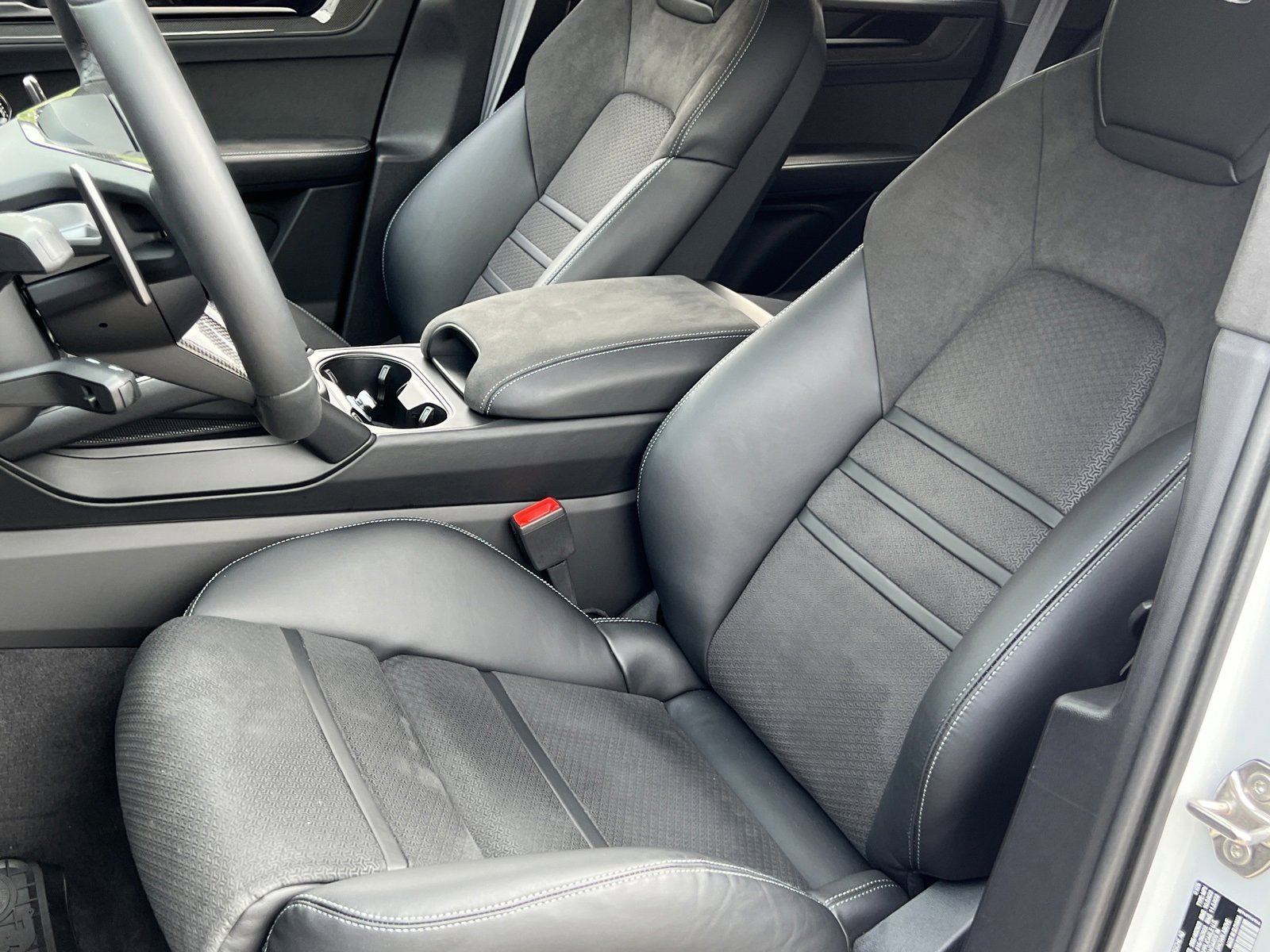 Certified 2025 Porsche Cayenne GTS image 5