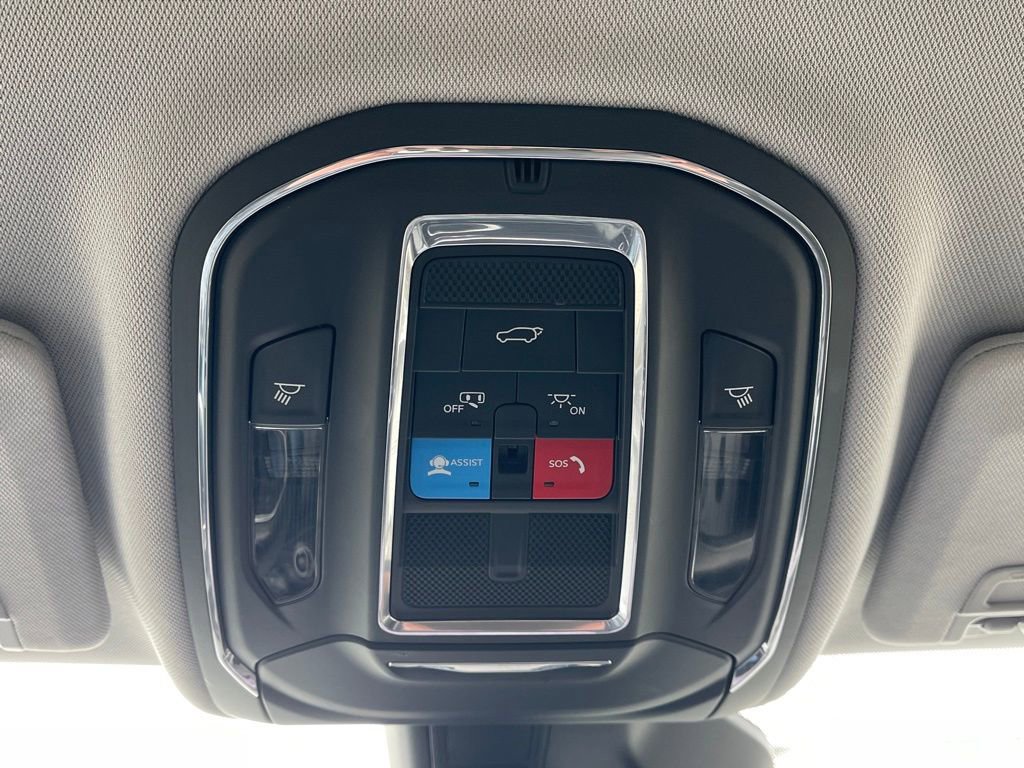 Used 2023 Jeep Grand Cherokee Limited AWD/4WD image 27