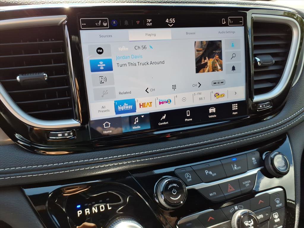 New 2026 Chrysler Pacifica Select image 12