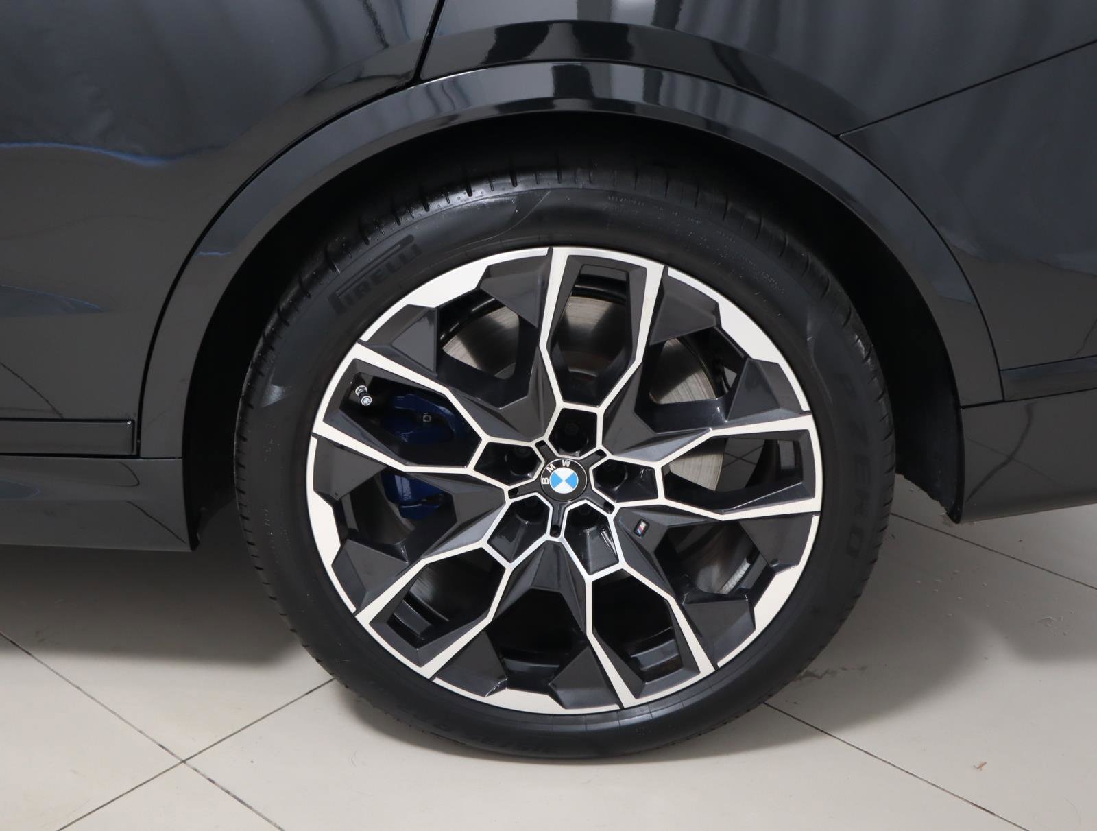 Used 2025 BMW X7 M60i image 9