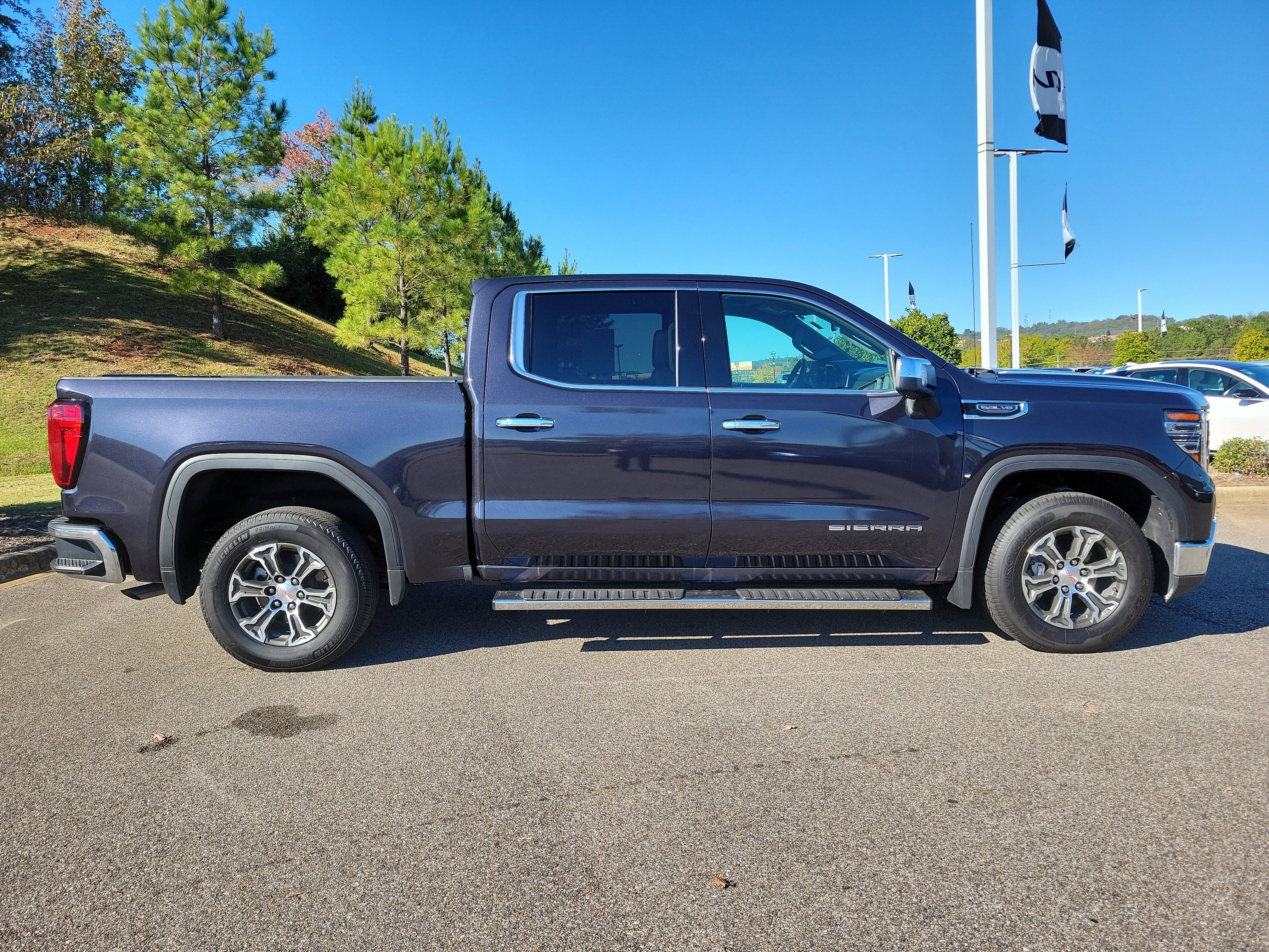 Used 2025 GMC Sierra 1500 SLT image 24