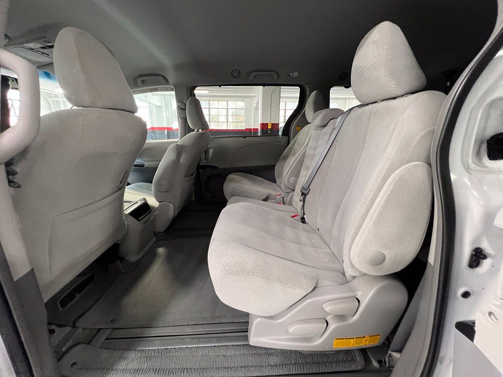 Used 2013 Toyota Sienna LE FWD image 16
