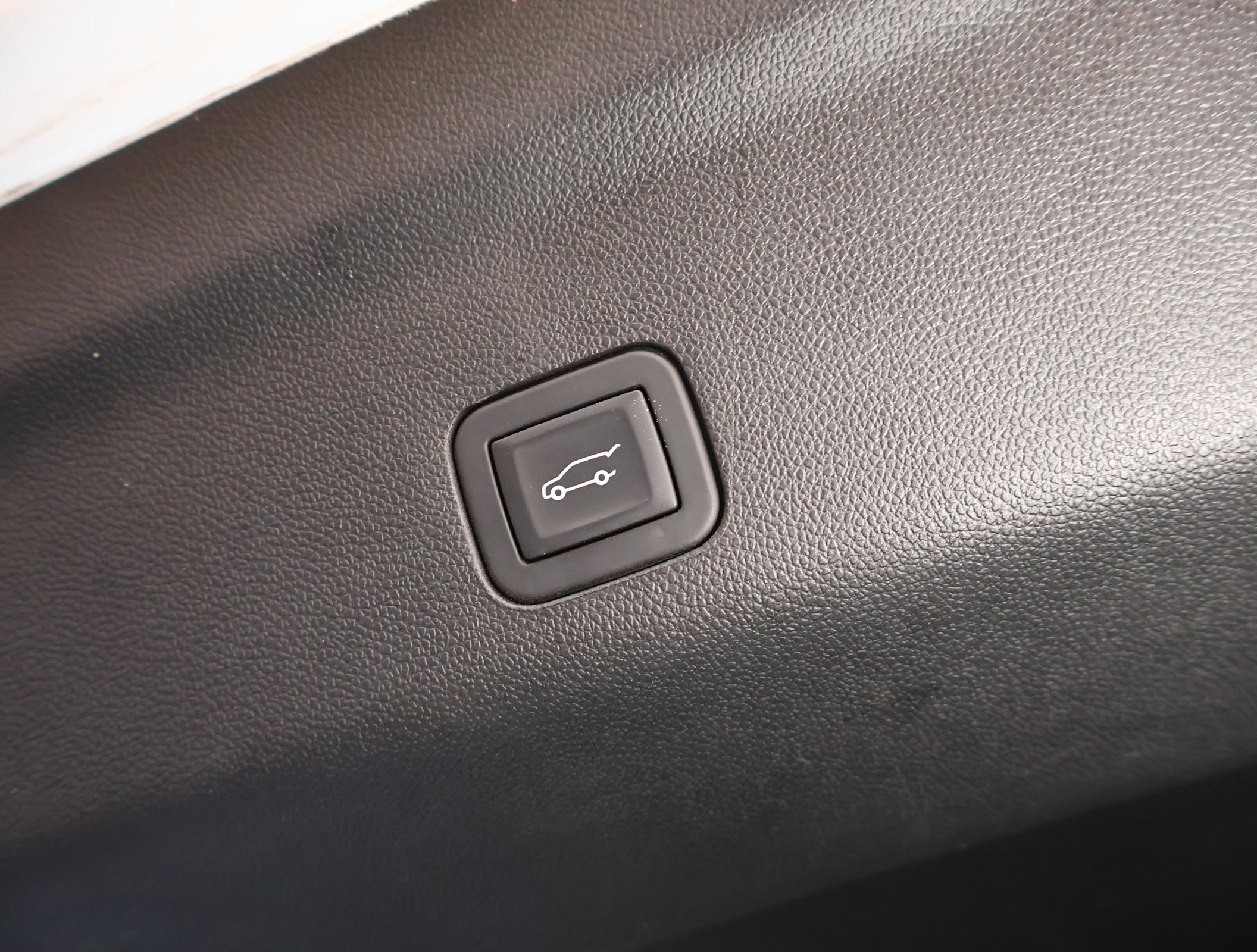 Certified 2025 Chevrolet Suburban High Country image 34