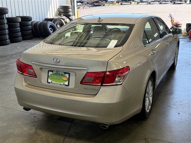 Used 2011 Lexus ES 350 w/ Luxury Pkg & Navigation FWD image 3