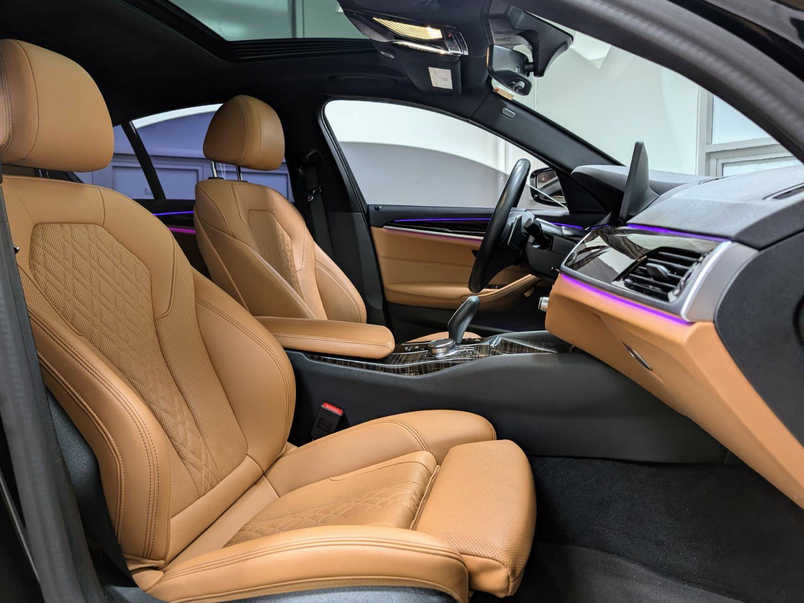 Used 2023 BMW 530e w/ Convenience Package image 24