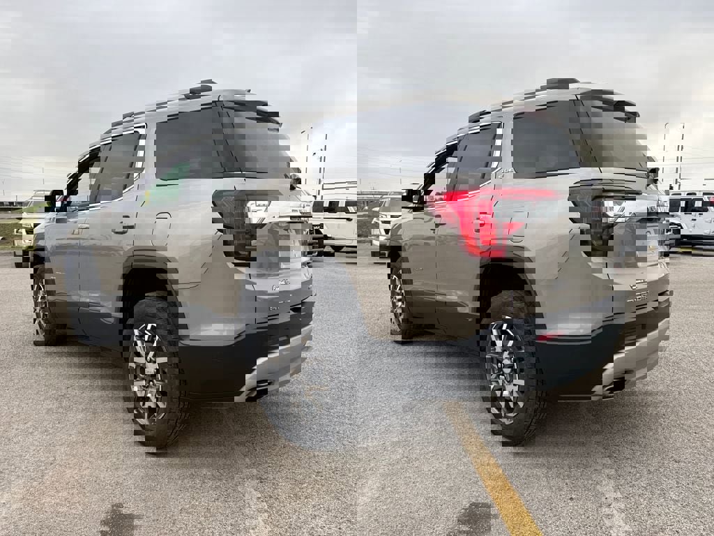 Used 2022 GMC Acadia SLE w/ Driver Convenience Package image 4