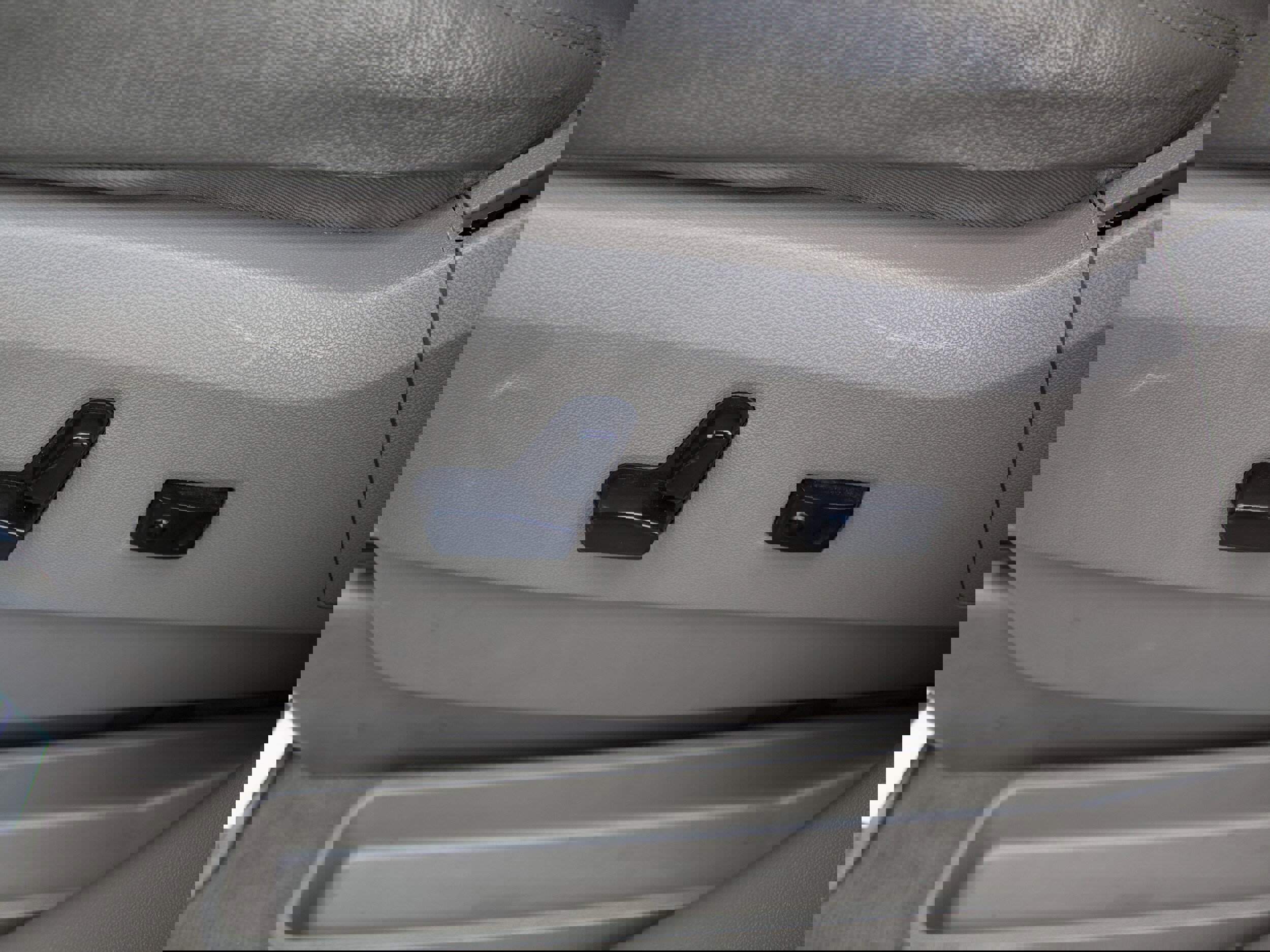 Used 2015 Chrysler Town & Country Touring image 14