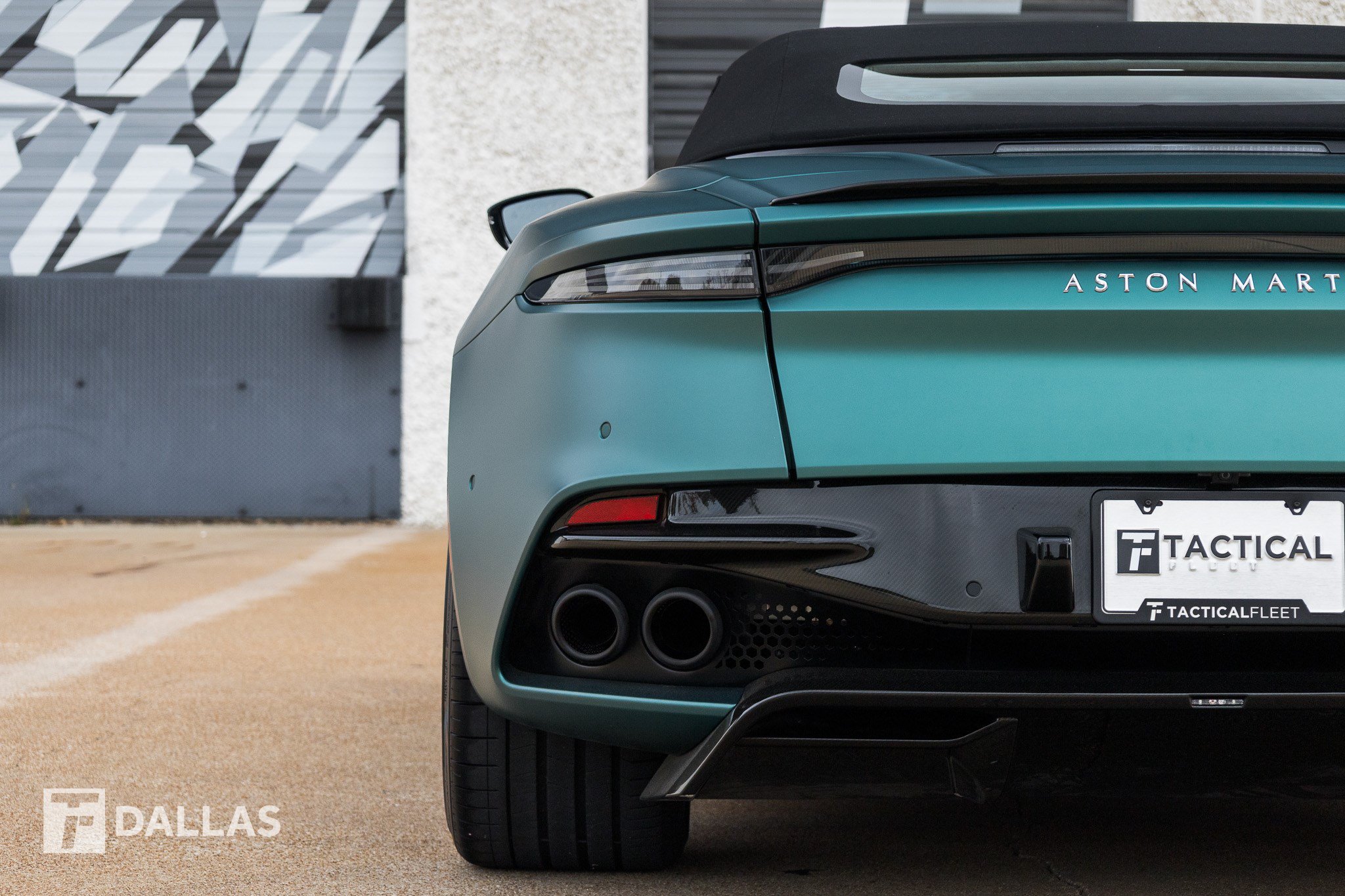 Used 2023 Aston Martin DBS Superleggera Volante RWD image 14