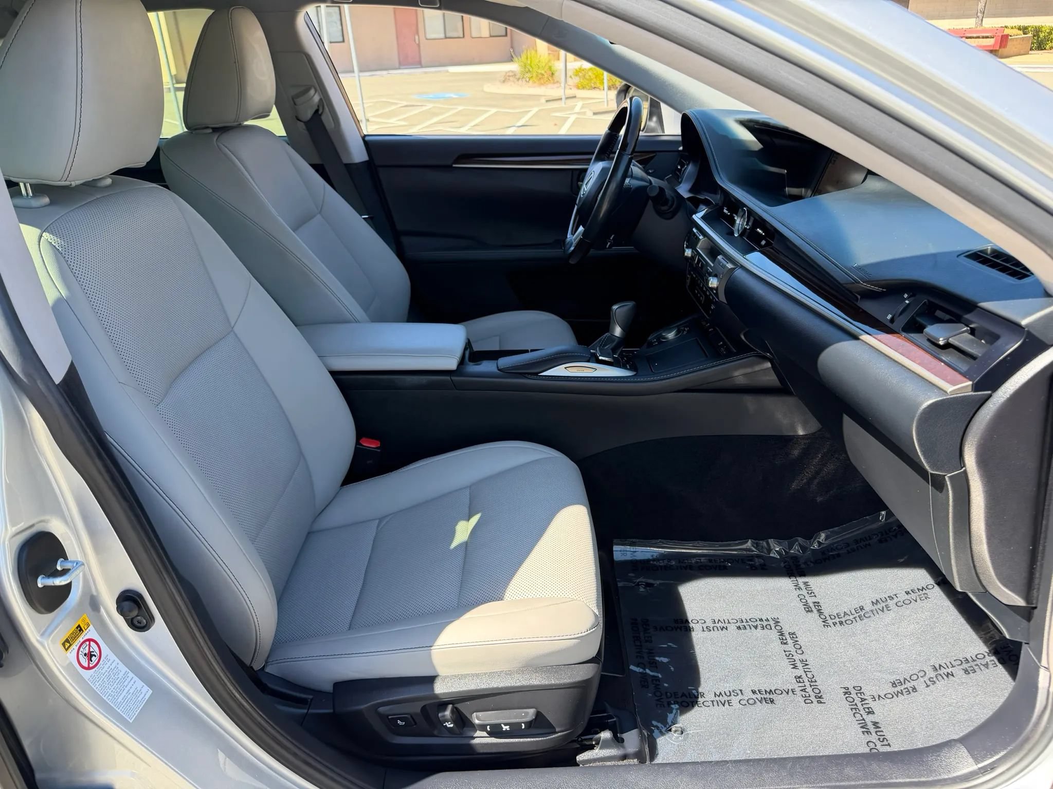 Used 2016 Lexus ES 300h w/ Navigation System Package FWD image 16