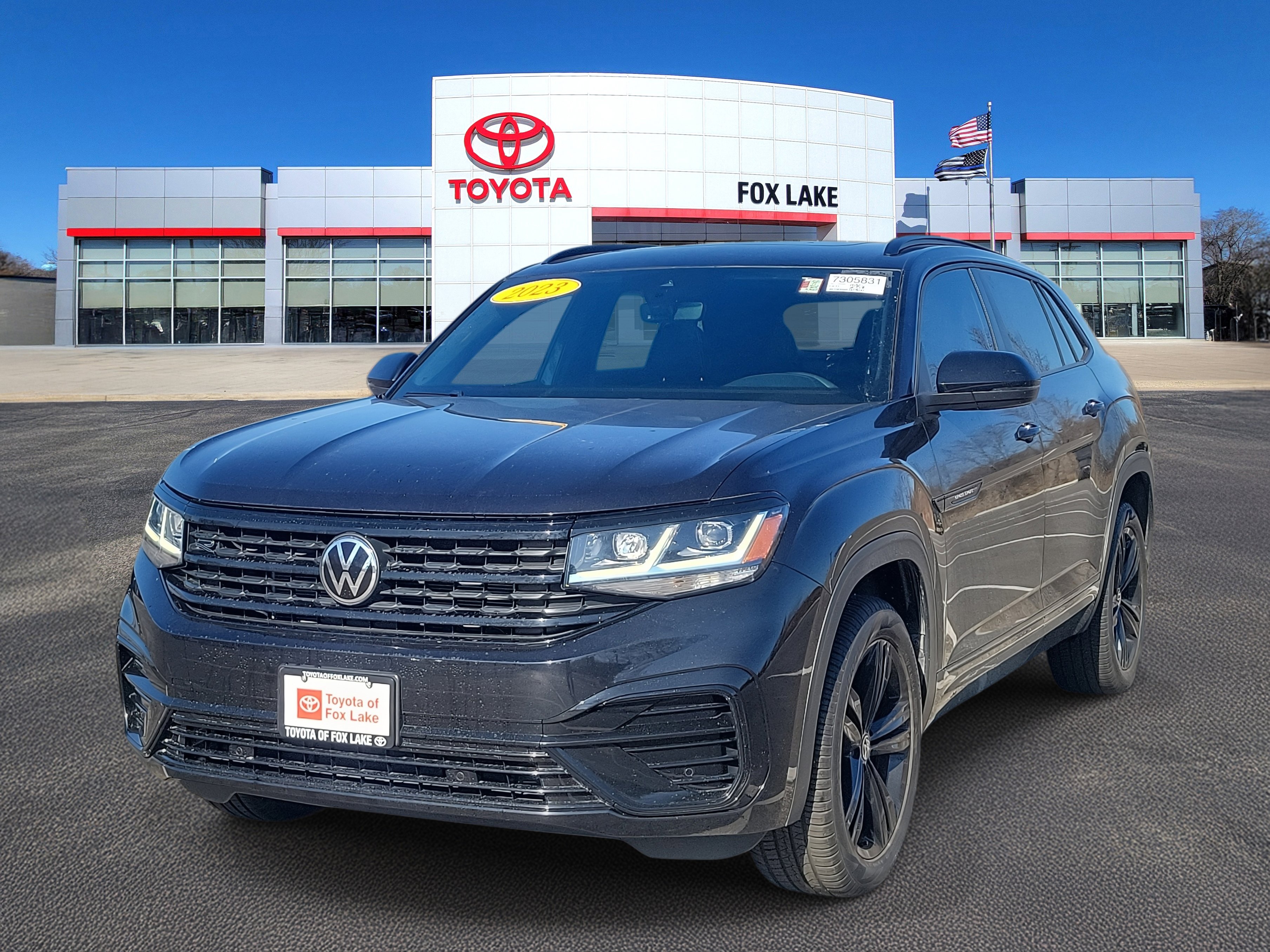 Used 2023 Volkswagen Atlas Cross Sport SEL R-Line image 2