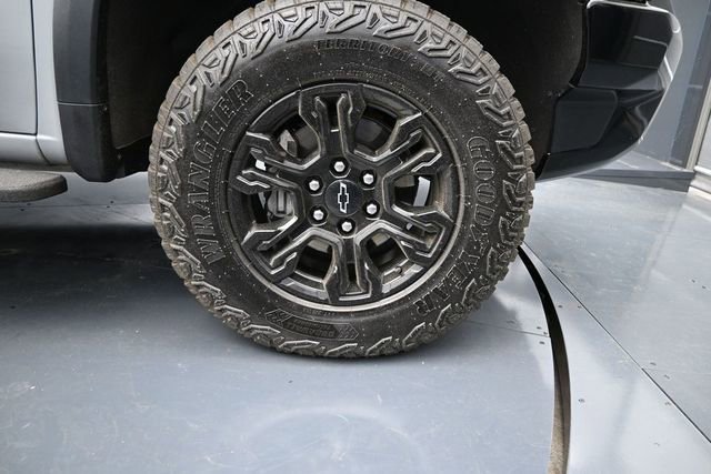Used 2025 Chevrolet Silverado 1500 ZR2 w/ Dark Appearance Package image 11