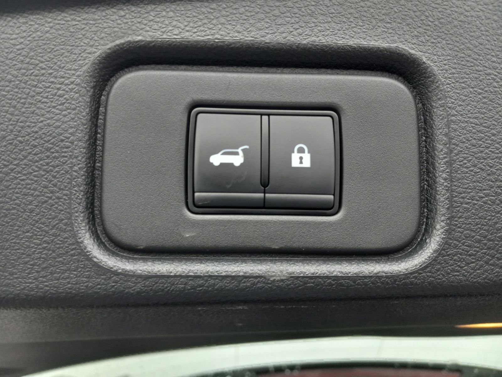 Used 2025 Nissan Pathfinder SL AWD/4WD image 12