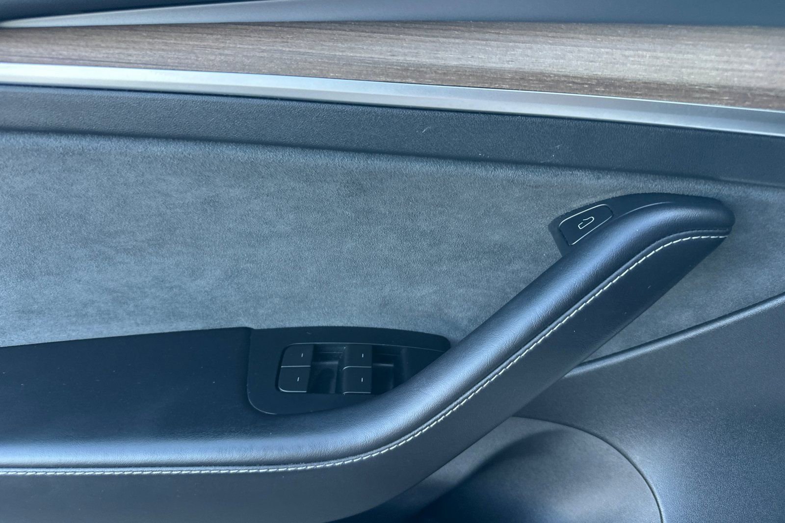 Used 2023 Tesla Model 3 Standard Range image 8