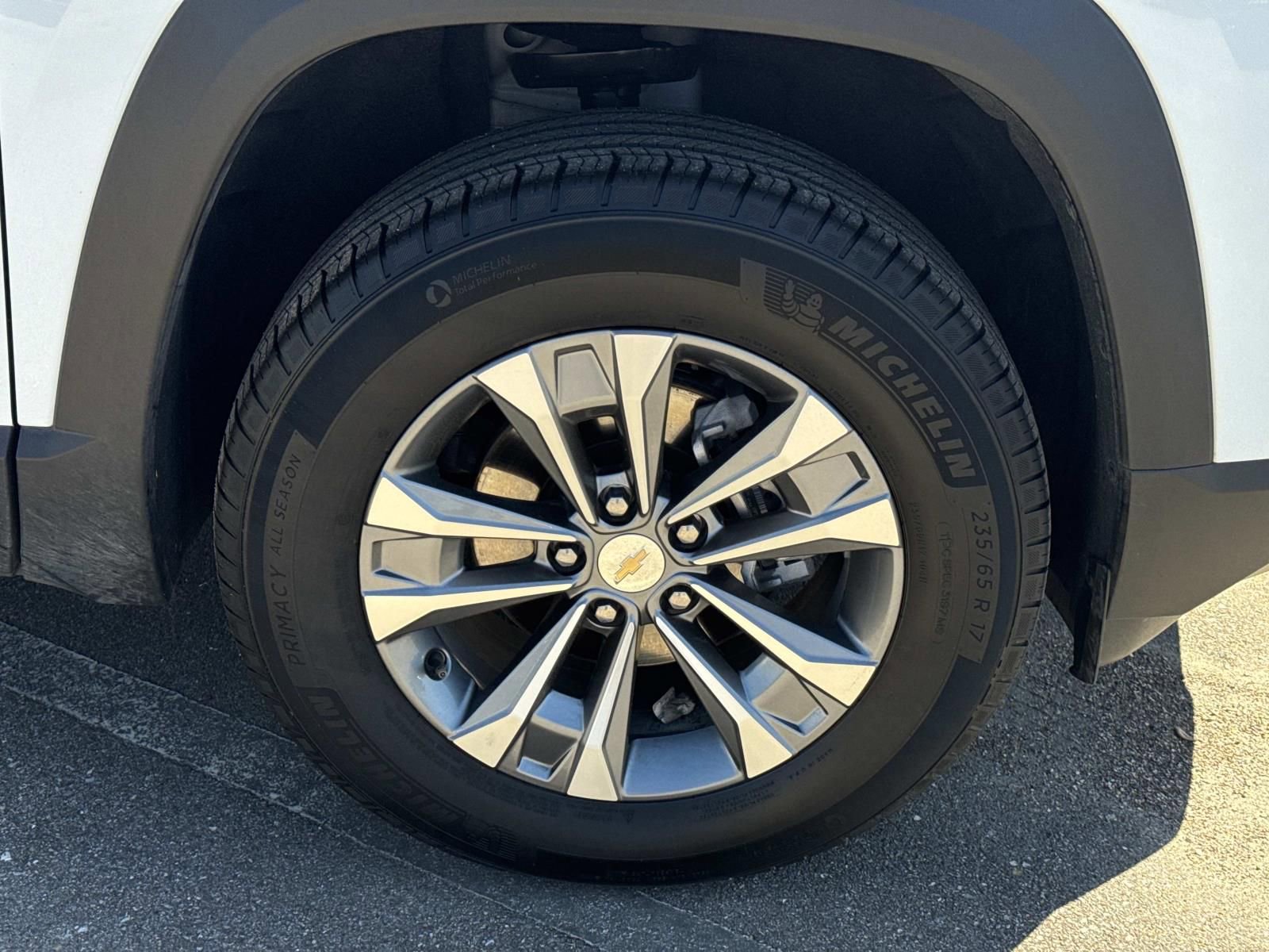 Used 2025 Chevrolet Equinox LT AWD/4WD image 4