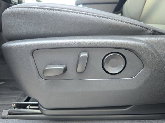 New 2025 GMC Sierra 2500 SLT w/ SLT Premium Package image 19