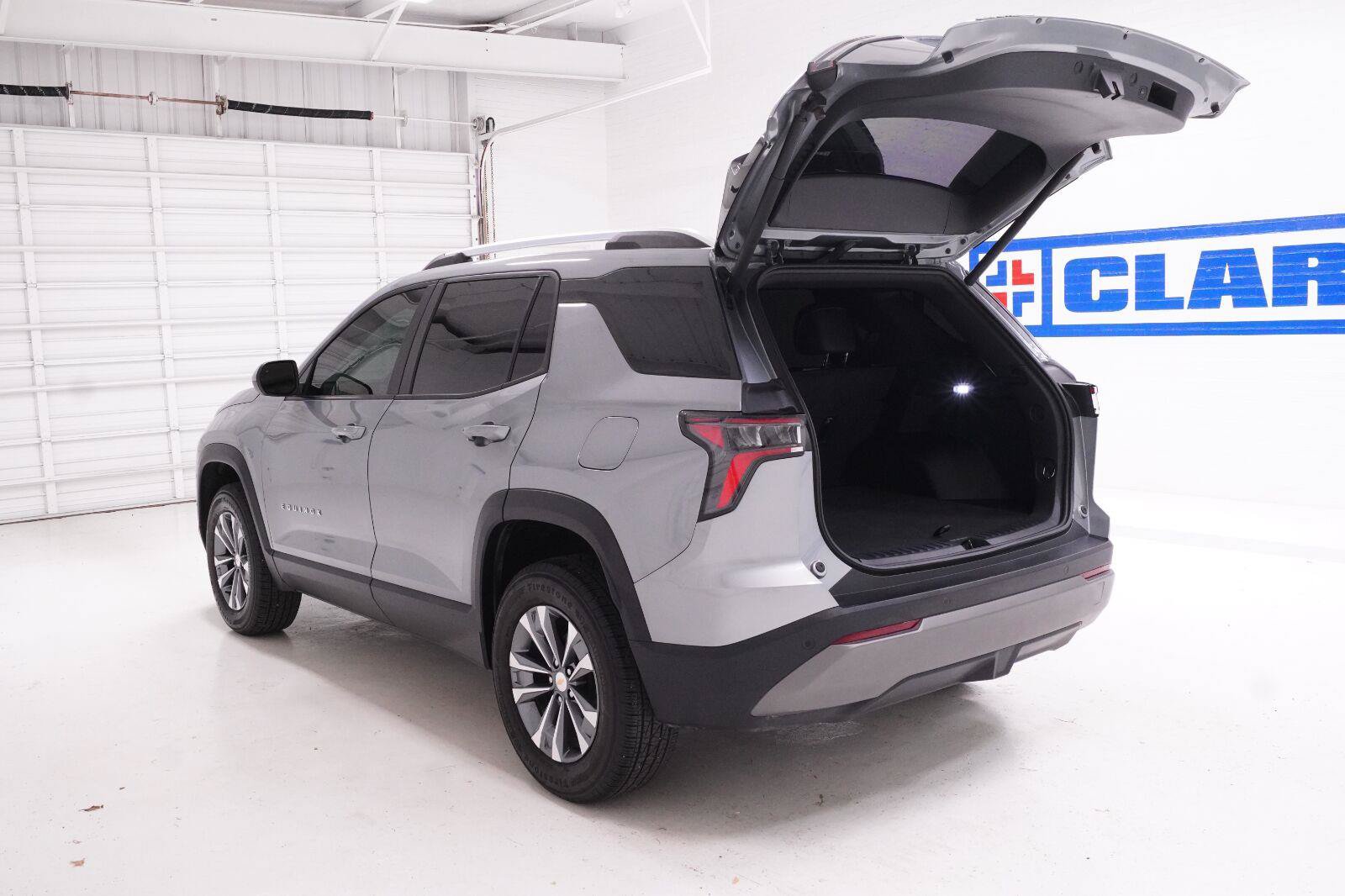 Used 2025 Chevrolet Equinox LT w/ Convenience Package II FWD image 32