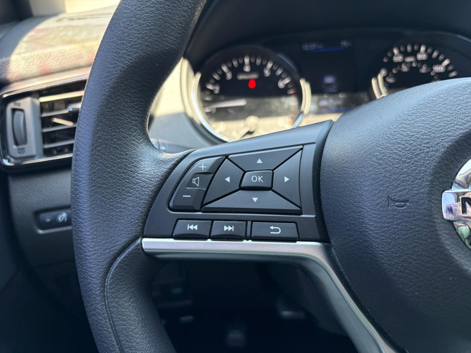 Used 2020 Nissan Rogue Sport S FWD image 34