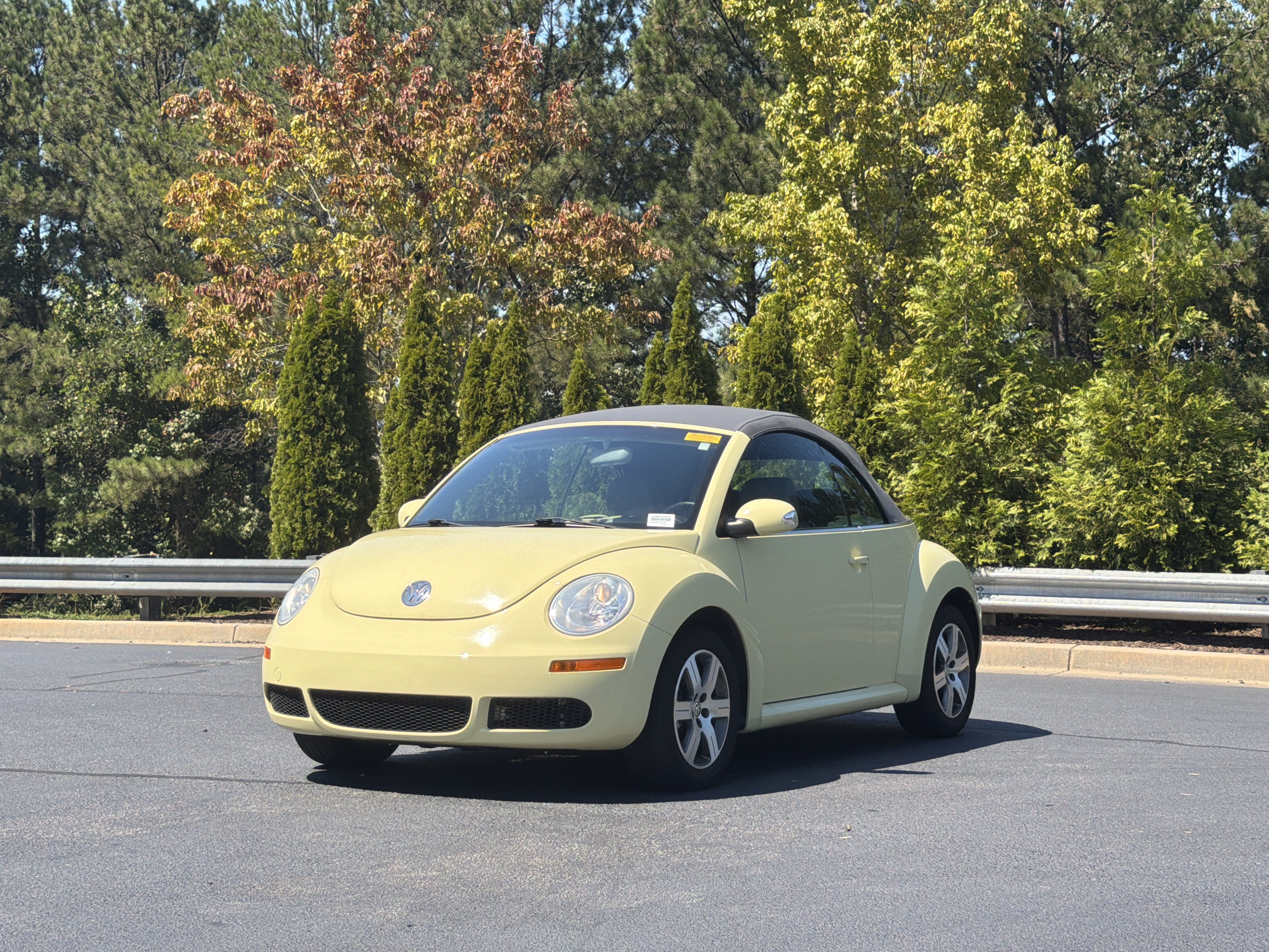 Used 2006 Volkswagen Beetle Convertible w/ Package 1 FWD image 10