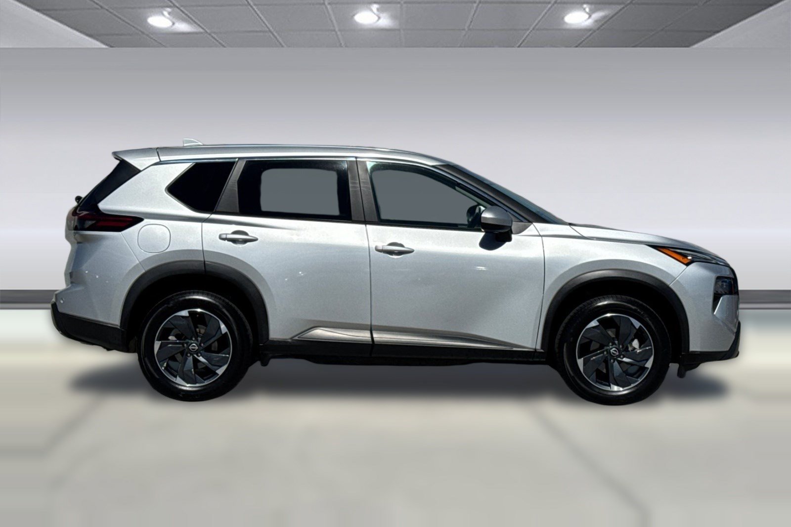 Used 2025 Nissan Rogue SV AWD/4WD image 8