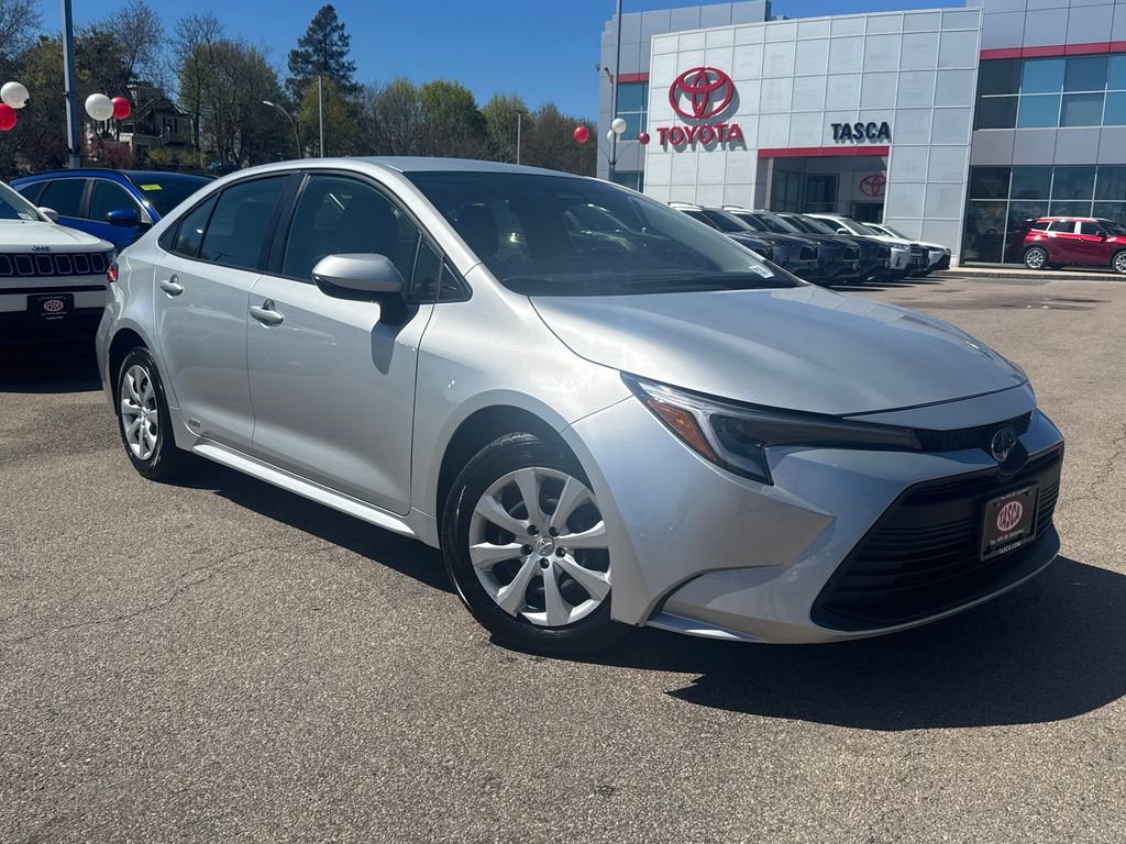 Used 2025 Toyota Corolla LE AWD/4WD image 1