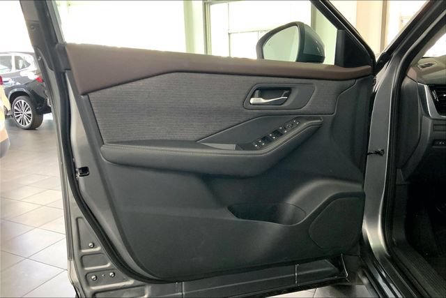 Used 2021 Nissan Rogue SV FWD image 10