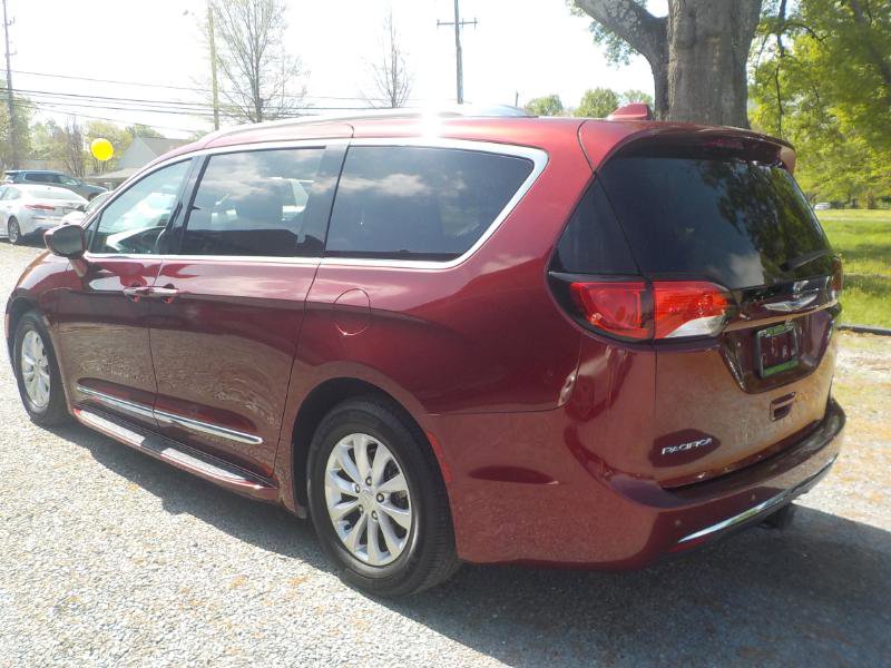 Used 2018 Chrysler Pacifica Touring-L image 3