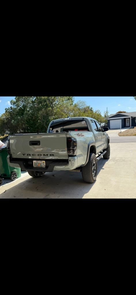 Used 2022 Toyota Tacoma TRD Off-Road w/ TRD Premium Off Road Package RWD image 2