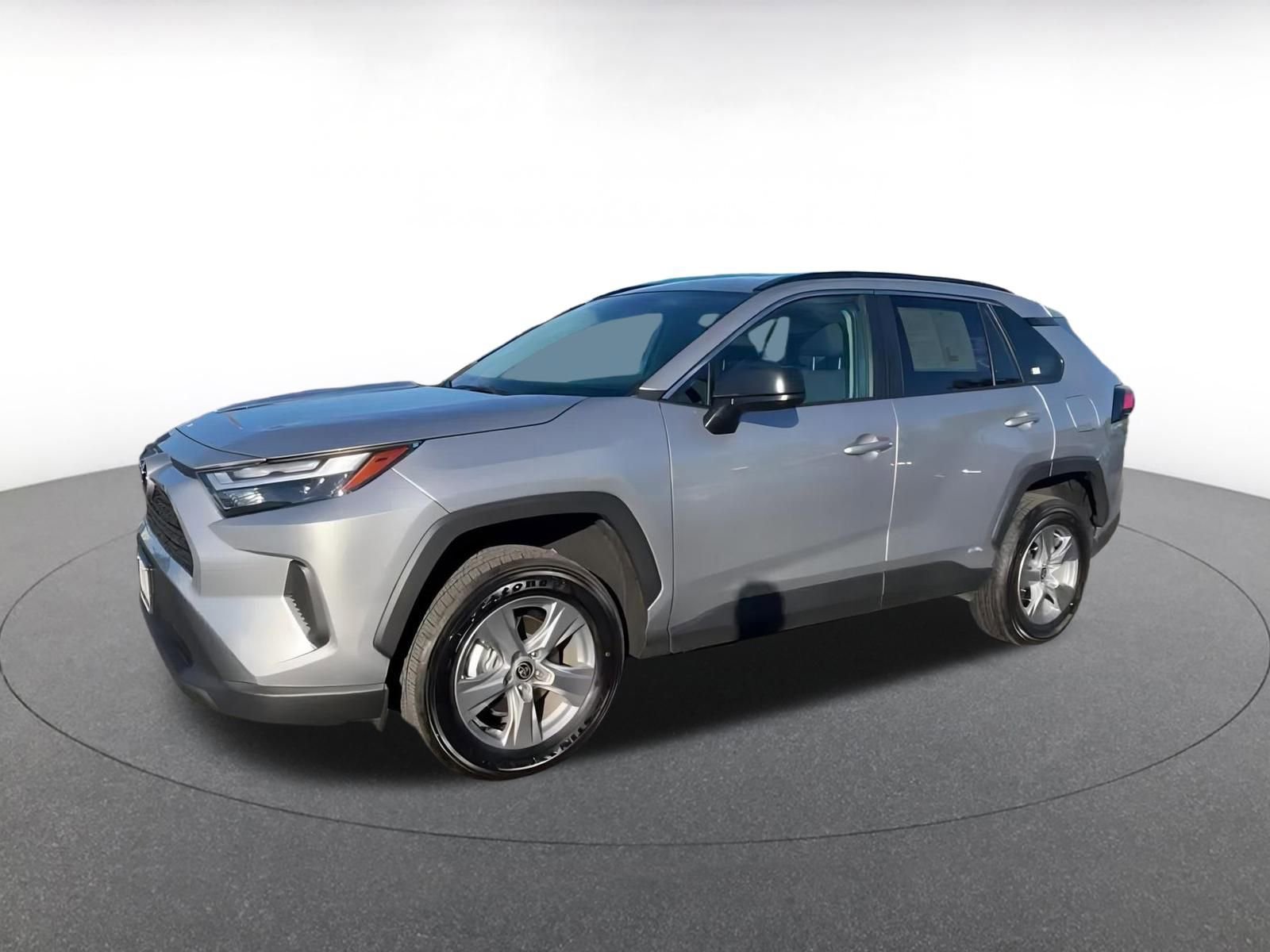 Used 2025 Toyota RAV4 LE image 8