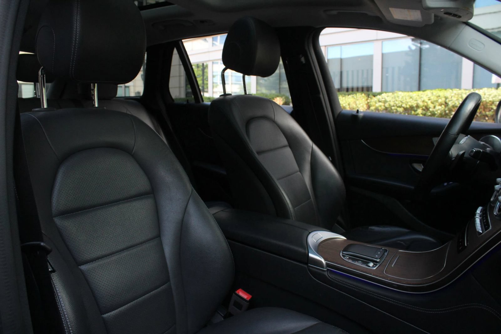 Used 2020 Mercedes-Benz GLC 300 4MATIC w/ Multimedia Package image 29