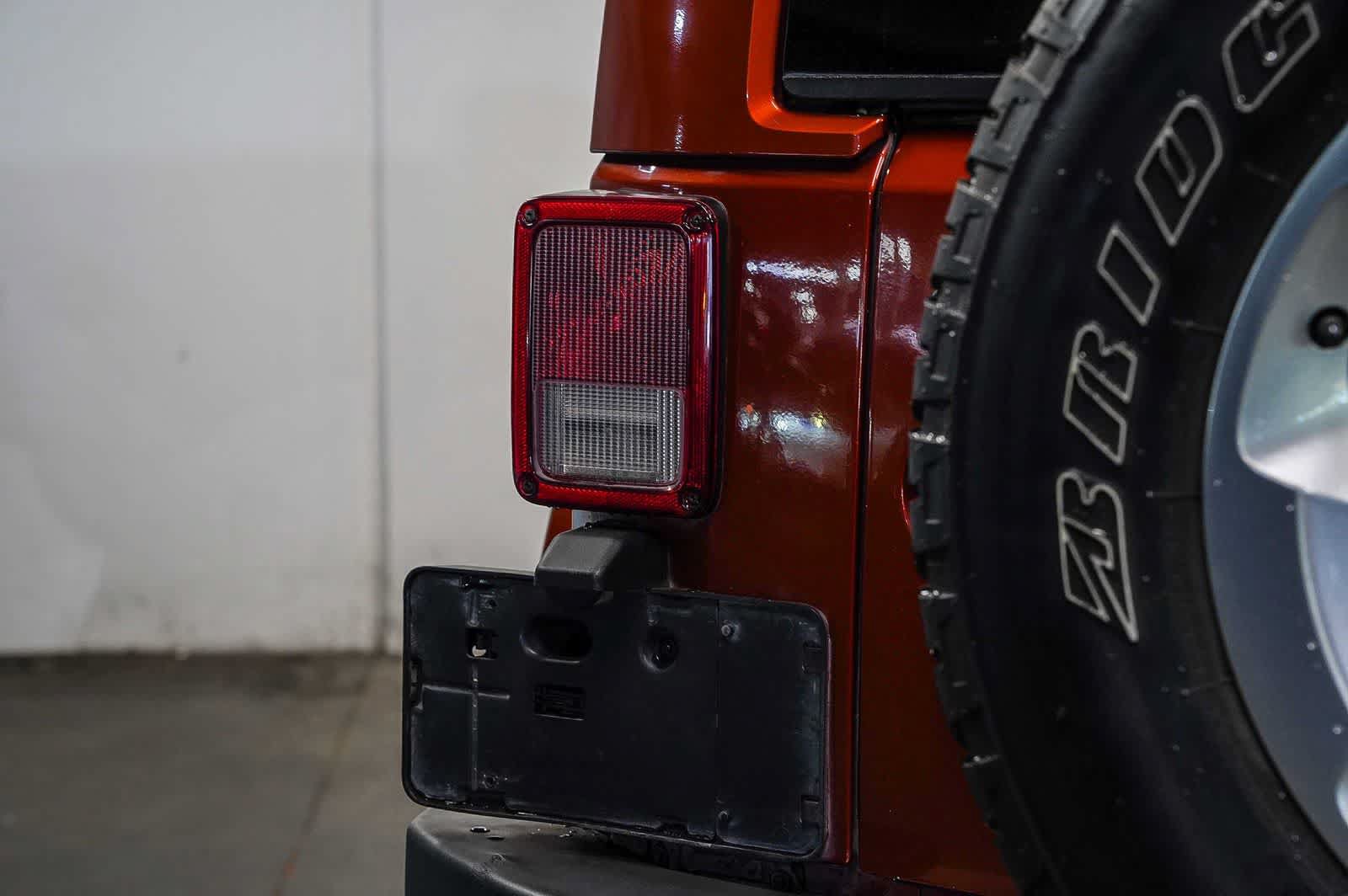 Used 2014 Jeep Wrangler Unlimited Sahara w/ Connectivity Group AWD/4WD image 11