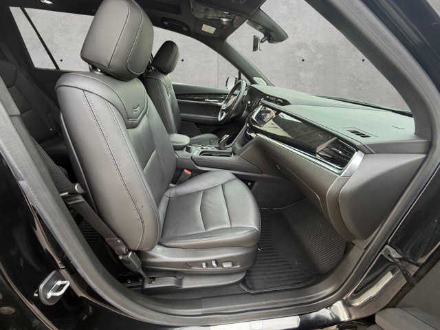 Certified 2022 Cadillac XT6 Premium Luxury w/ LPO, ONYX Package FWD image 23