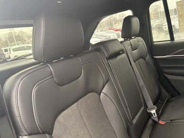 New 2026 Jeep Grand Cherokee Altitude AWD/4WD image 28