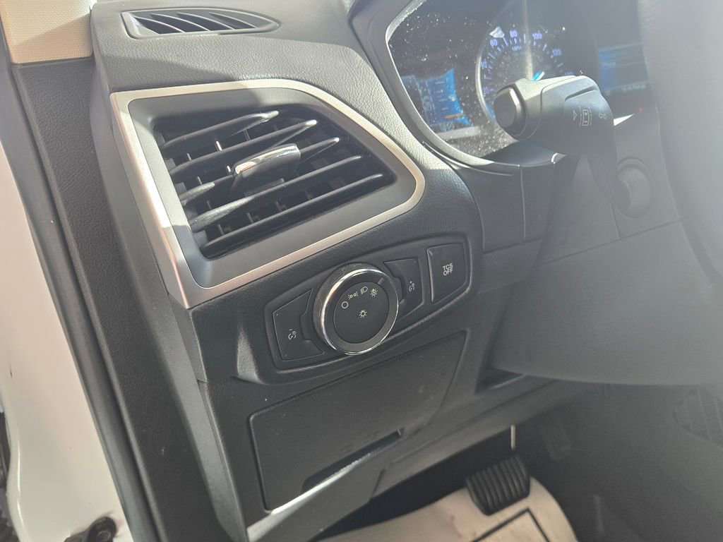 Used 2022 Ford Edge SE image 12