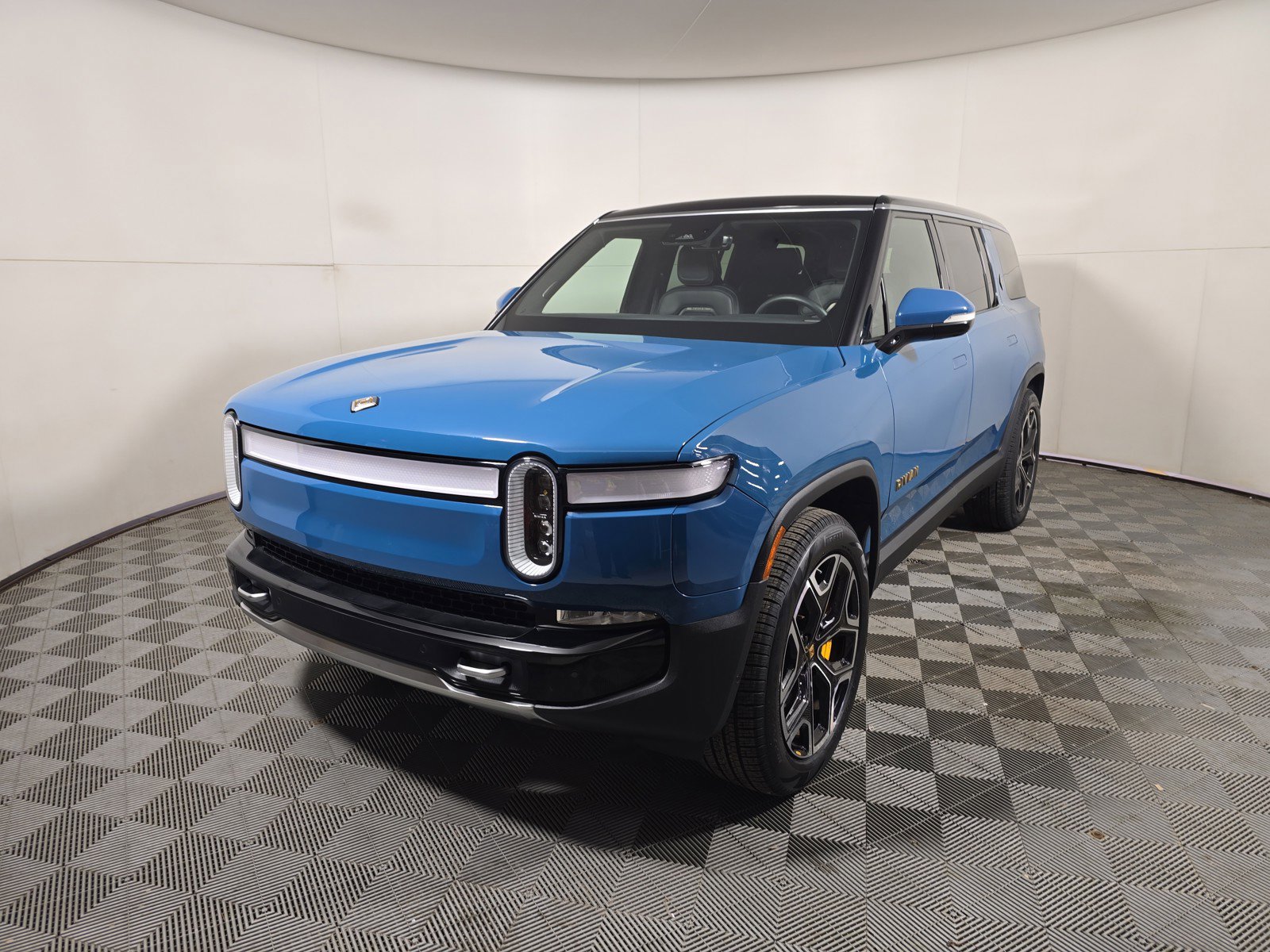 Used 2022 Rivian R1S Launch Edition