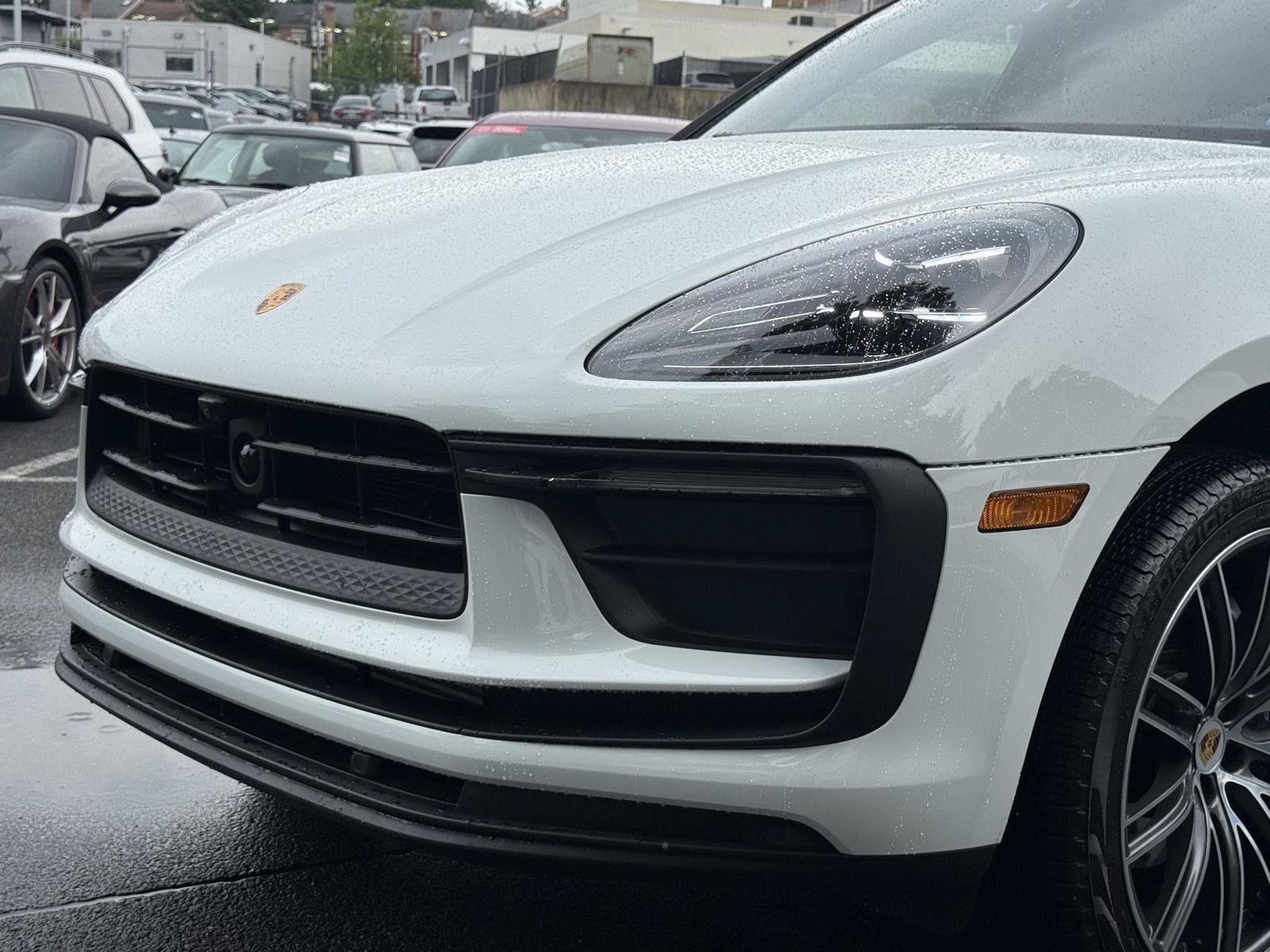 Used 2025 Porsche Macan AWD/4WD image 8