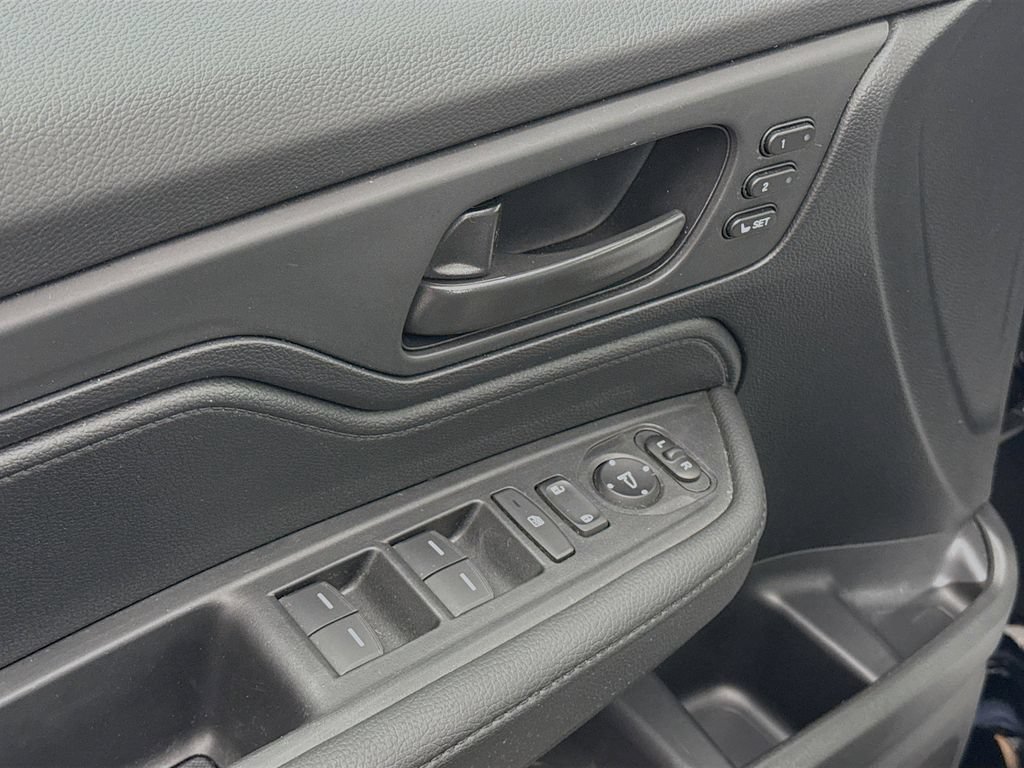 Certified 2025 Honda Odyssey EX-L image 17