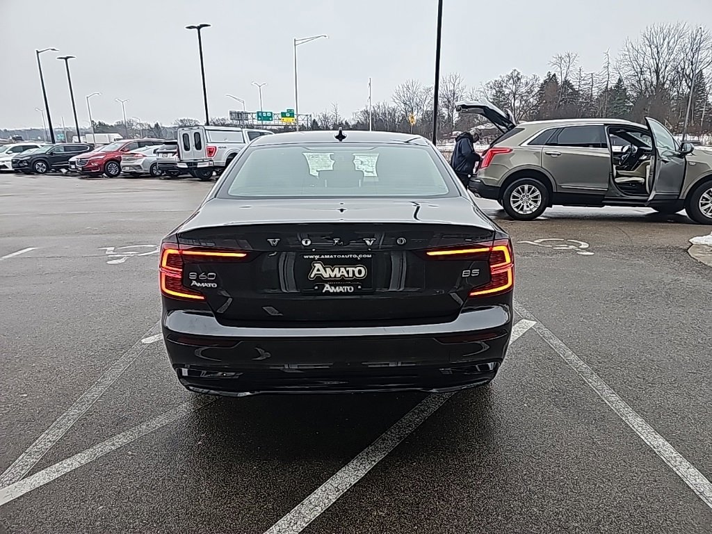 Used 2024 Volvo S60 B5 Core image 4