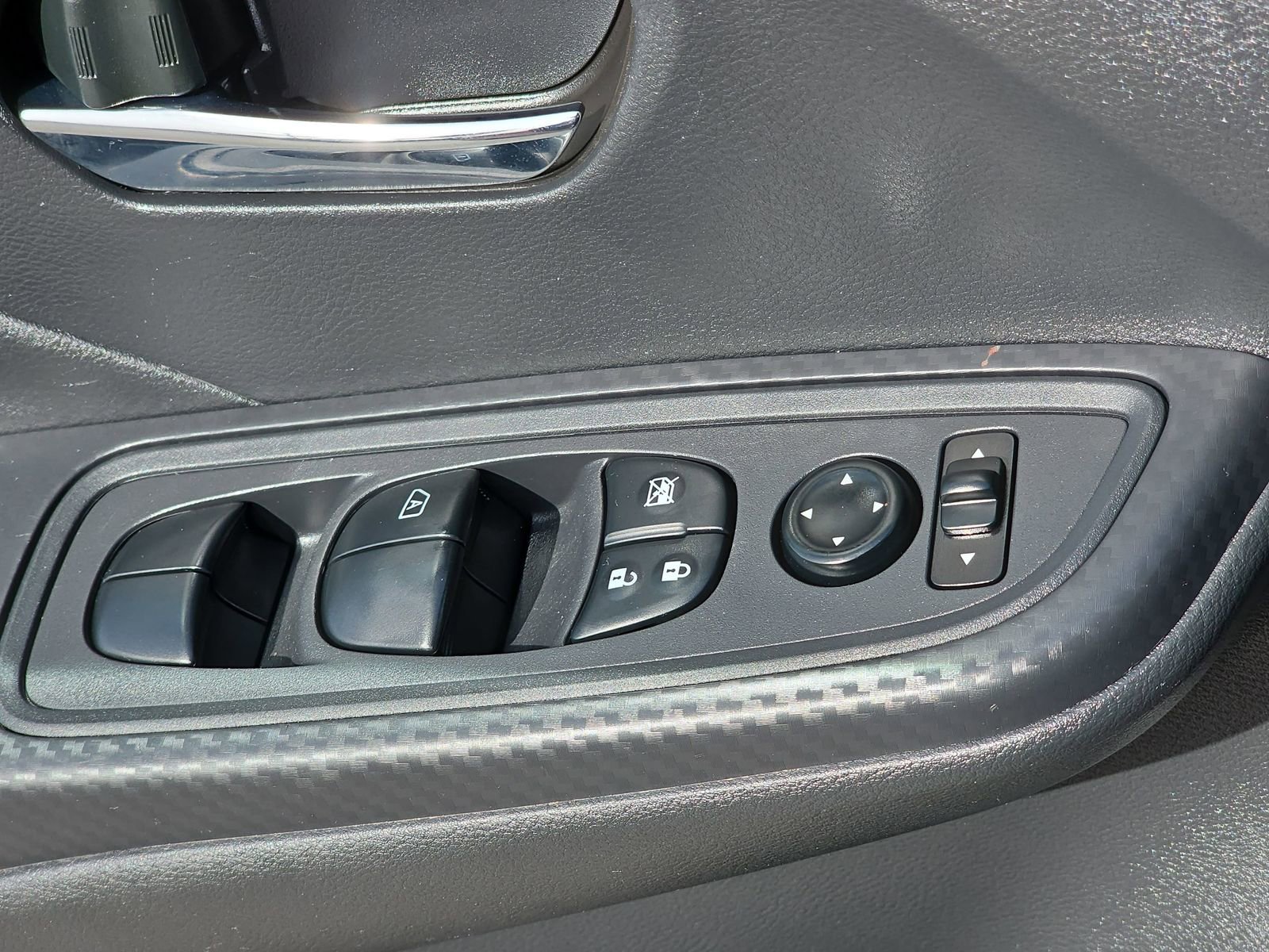 Used 2024 Nissan Versa SV image 31