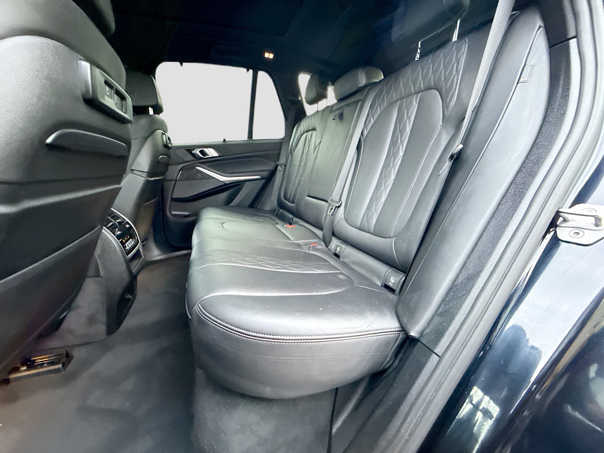 Used 2021 BMW X5 M50i w/ Executive Package image 22