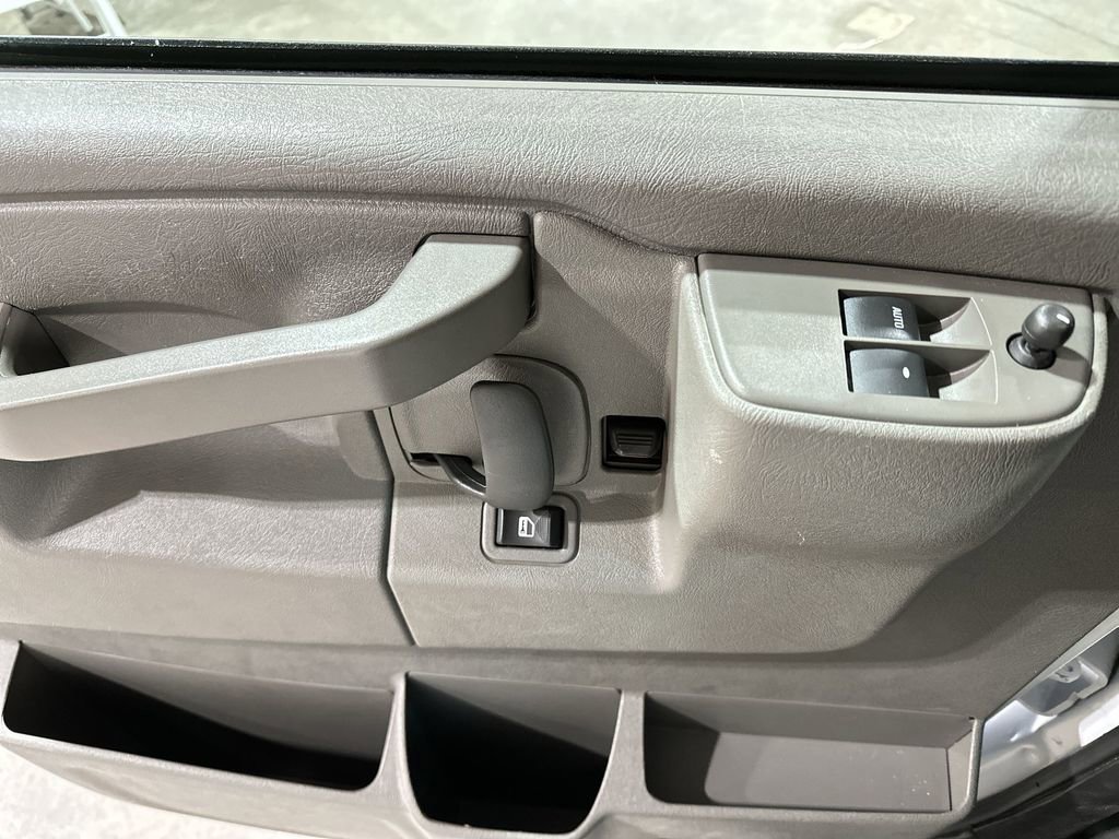 Used 2024 GMC Savana 2500 w/ Driver Convenience Package image 15