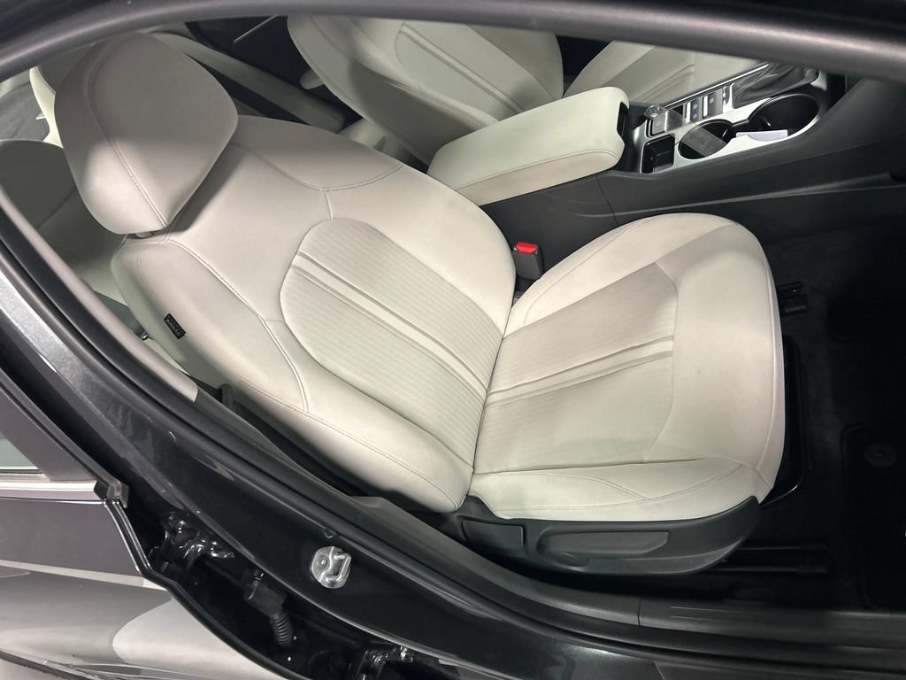Used 2025 Hyundai Sonata SE FWD image 23