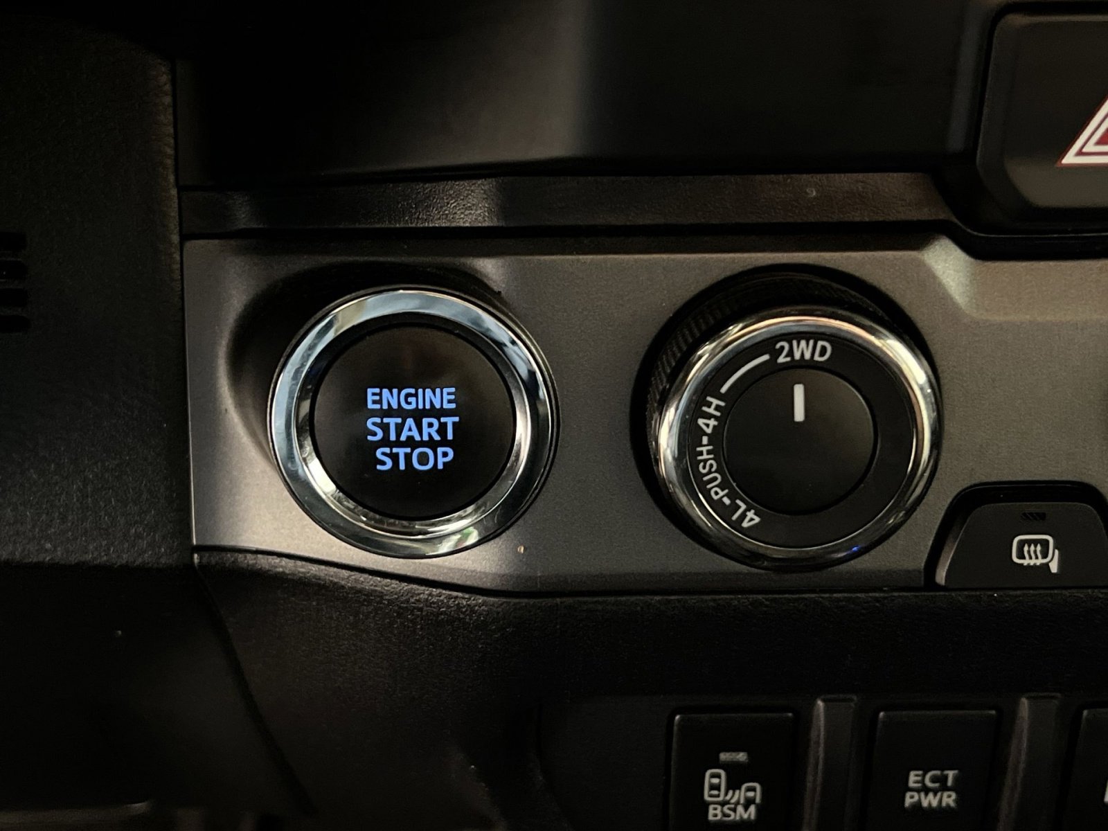 Used 2021 Toyota Tacoma TRD Off-Road w/ Technology Package AWD/4WD image 32