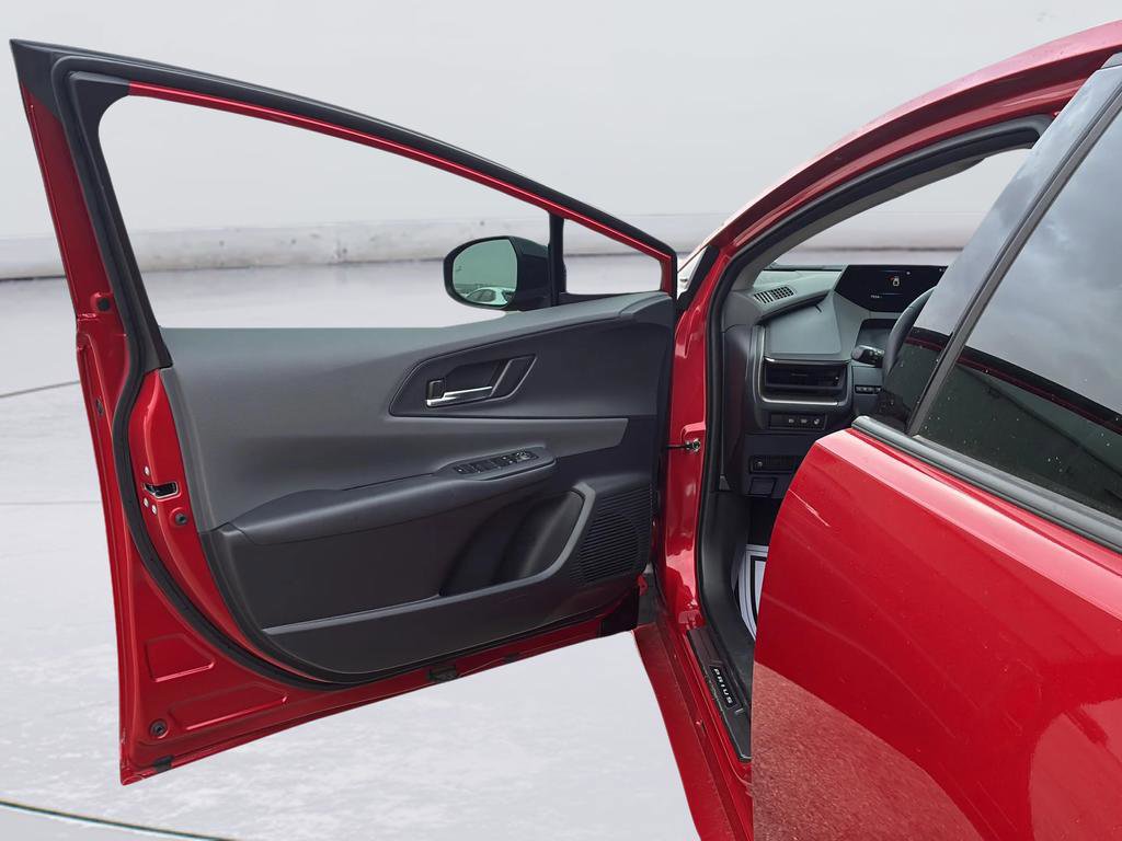 Used 2024 Toyota Prius XLE image 33
