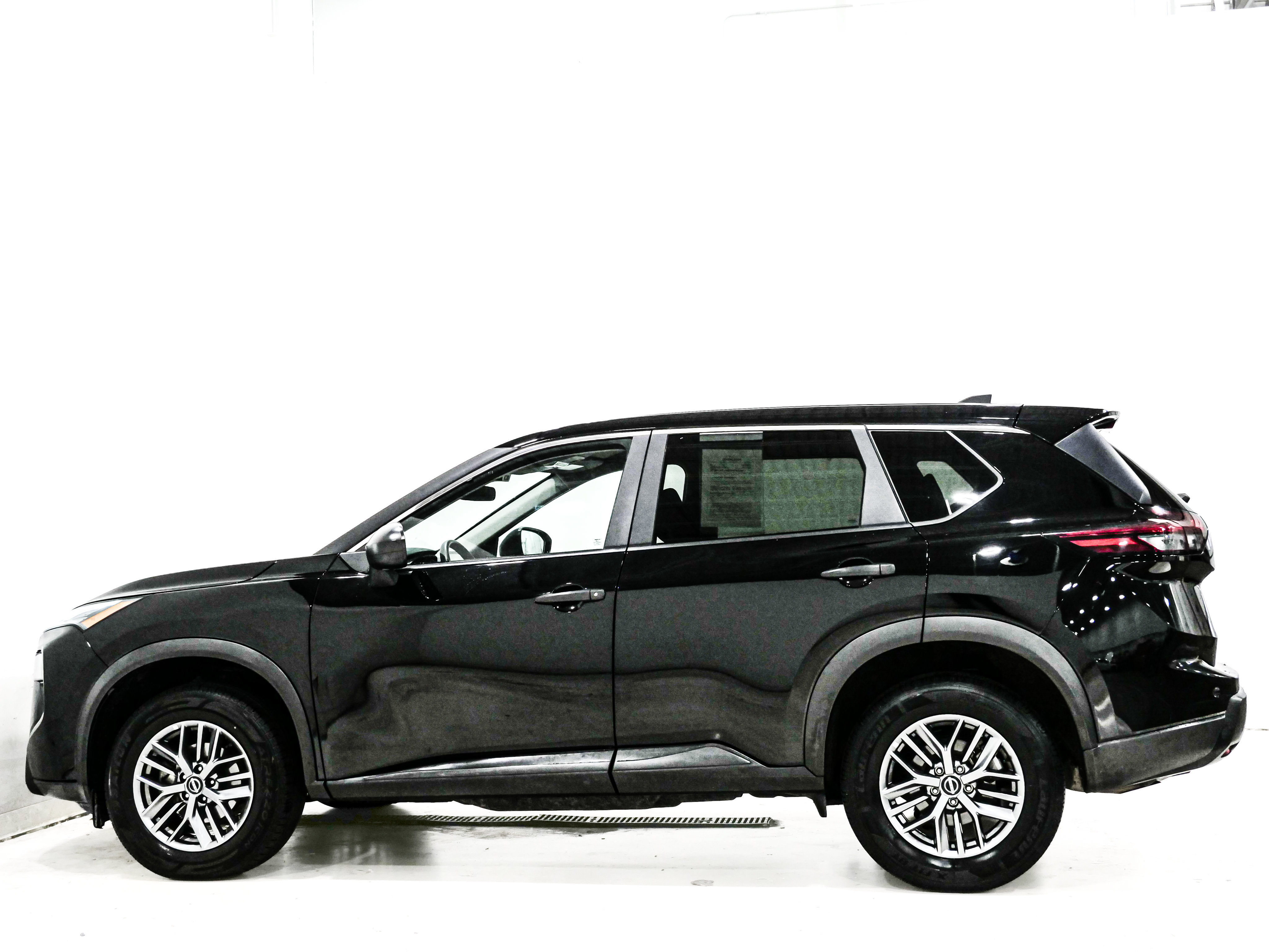 Used 2024 Nissan Rogue S AWD/4WD image 5